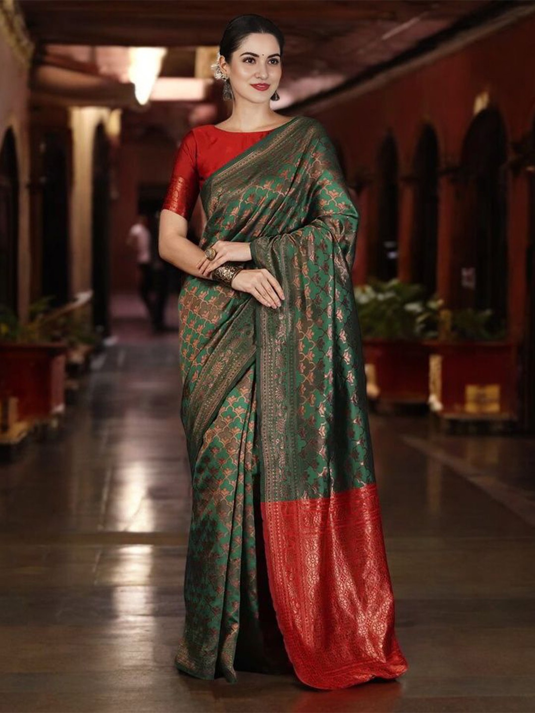 

Blissta Woven Design Zari Silk Blend Banarasi Saree, Green