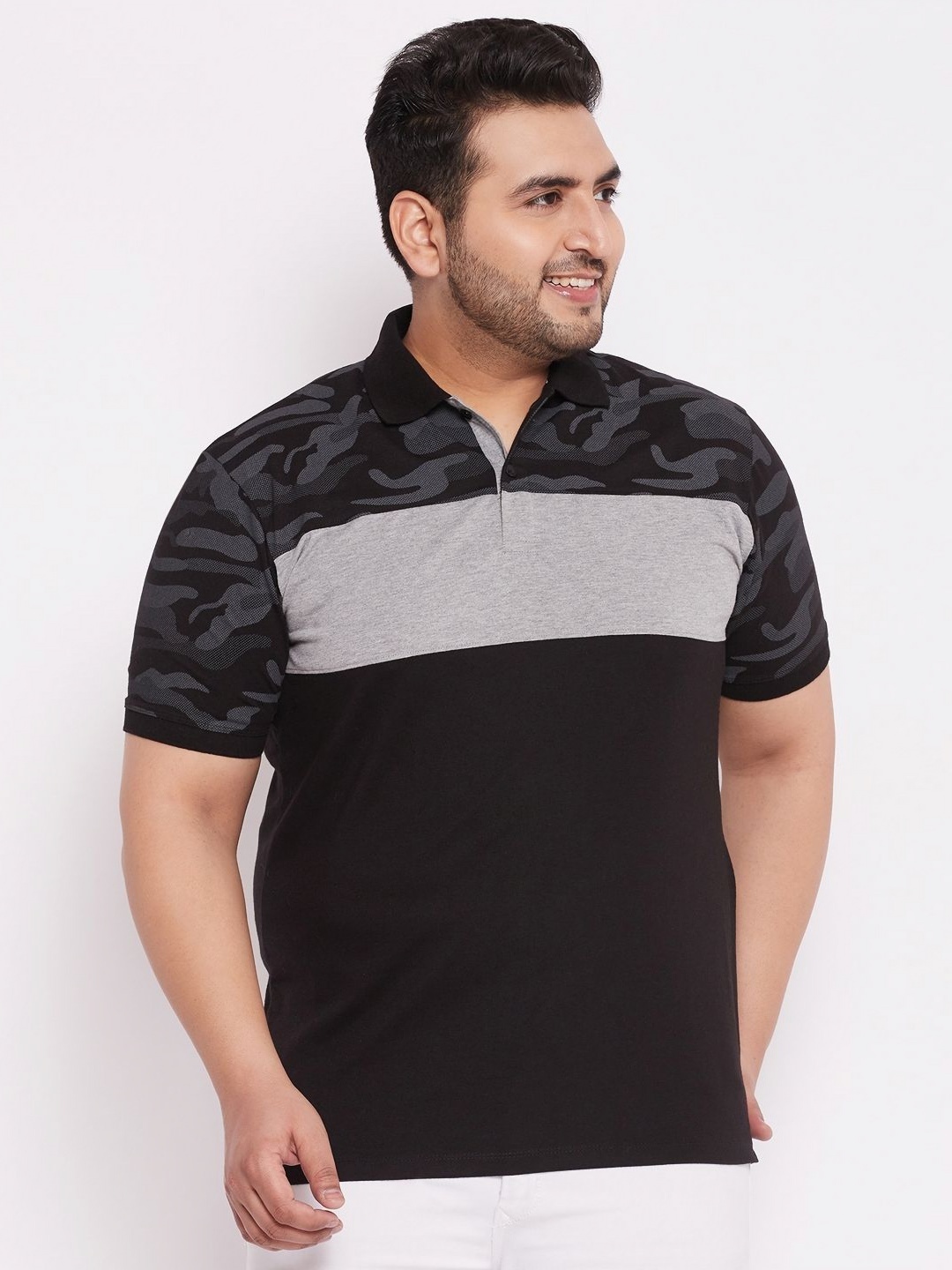 

Sztori Men Printed Polo Collar Pockets T-shirt, Black