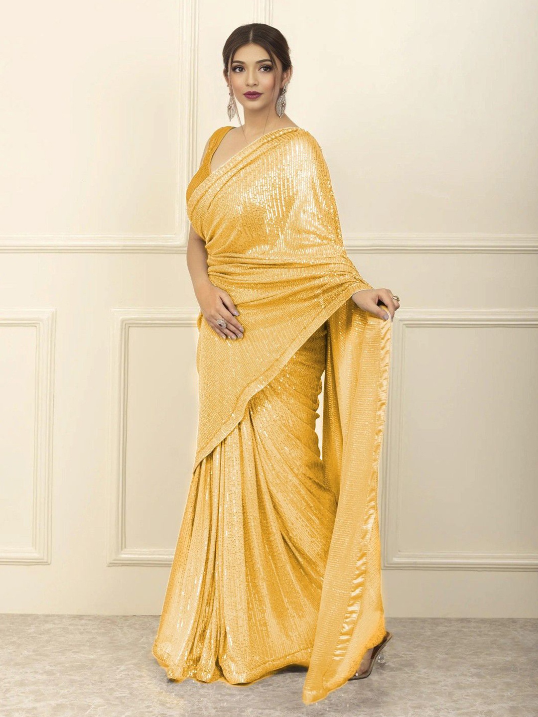 

ANJANI TEXTILE Embellished Sequinned Poly Georgette Saree, Gold