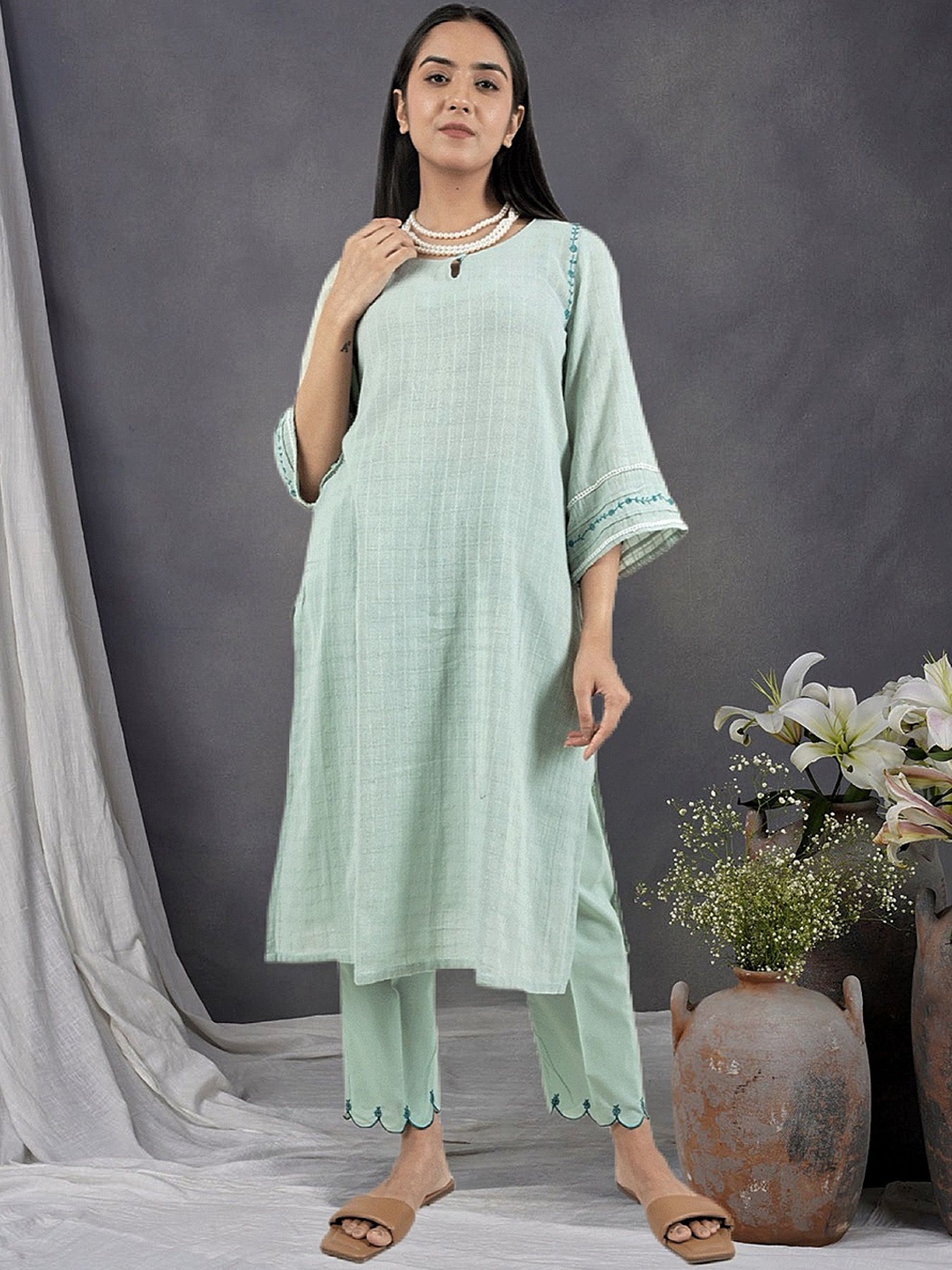 

zuri Women Embroidered Regular Thread Work Pure Cotton Kurta with Trousers, Green