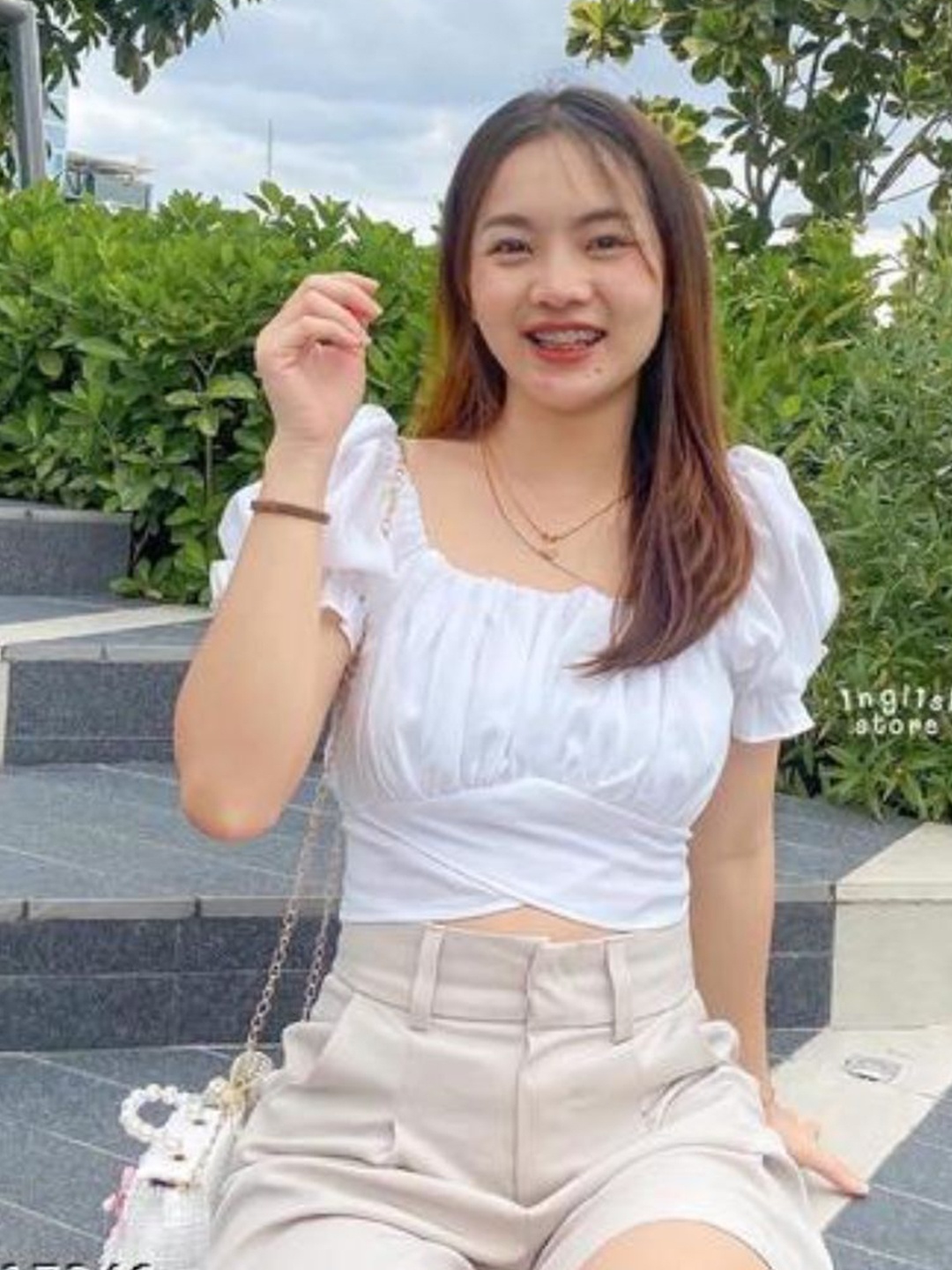 

NiloBerry Off-Shoulder Crop Top, White