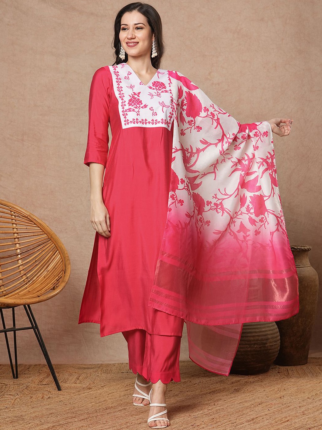 

KALINI Women Floral Printed Regular Kurta with Palazzos & With Dupatta, Pink