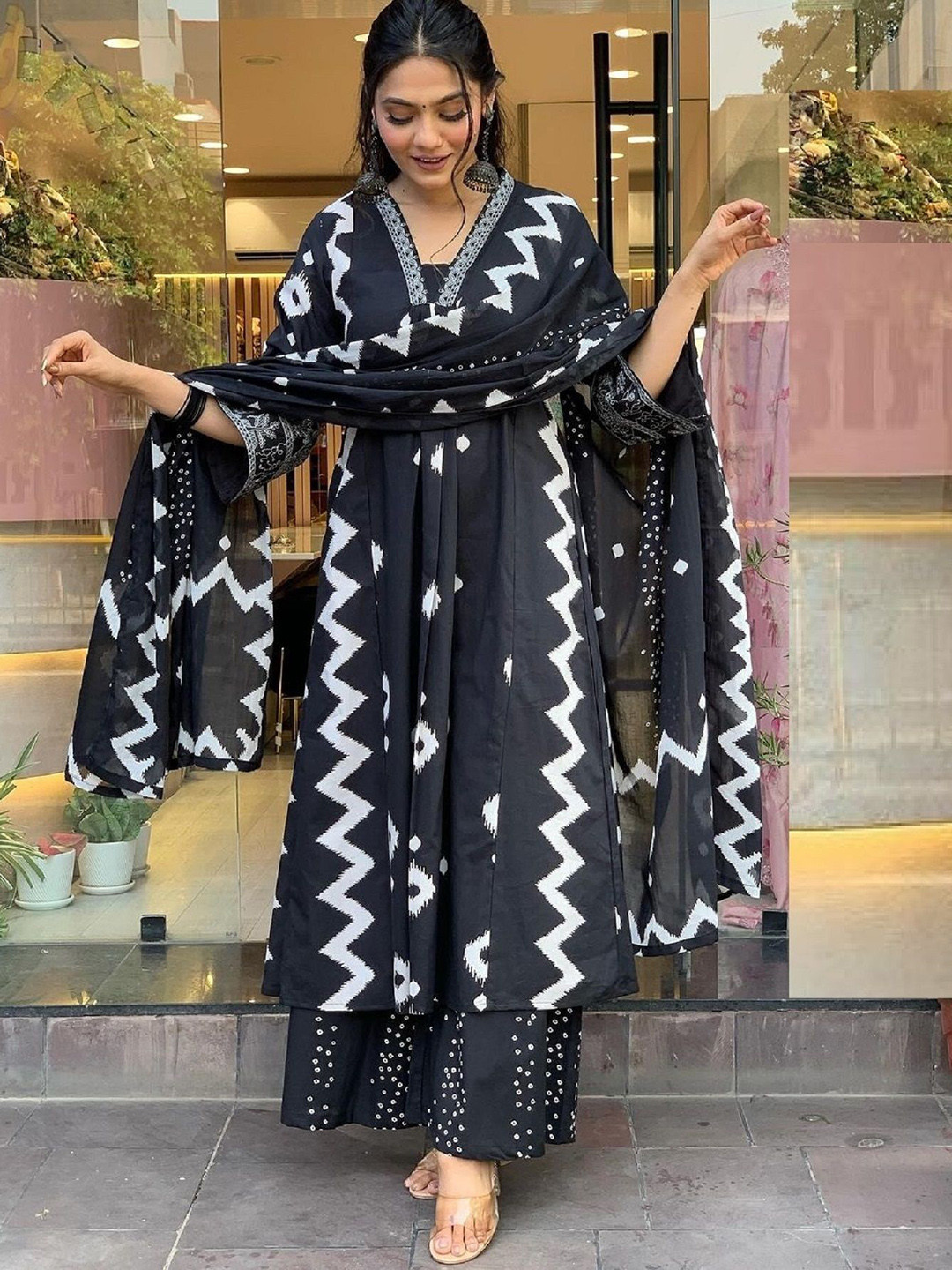 

DIVASTRI Women Printed Regular Kurta with Trousers & With Dupatta, Black