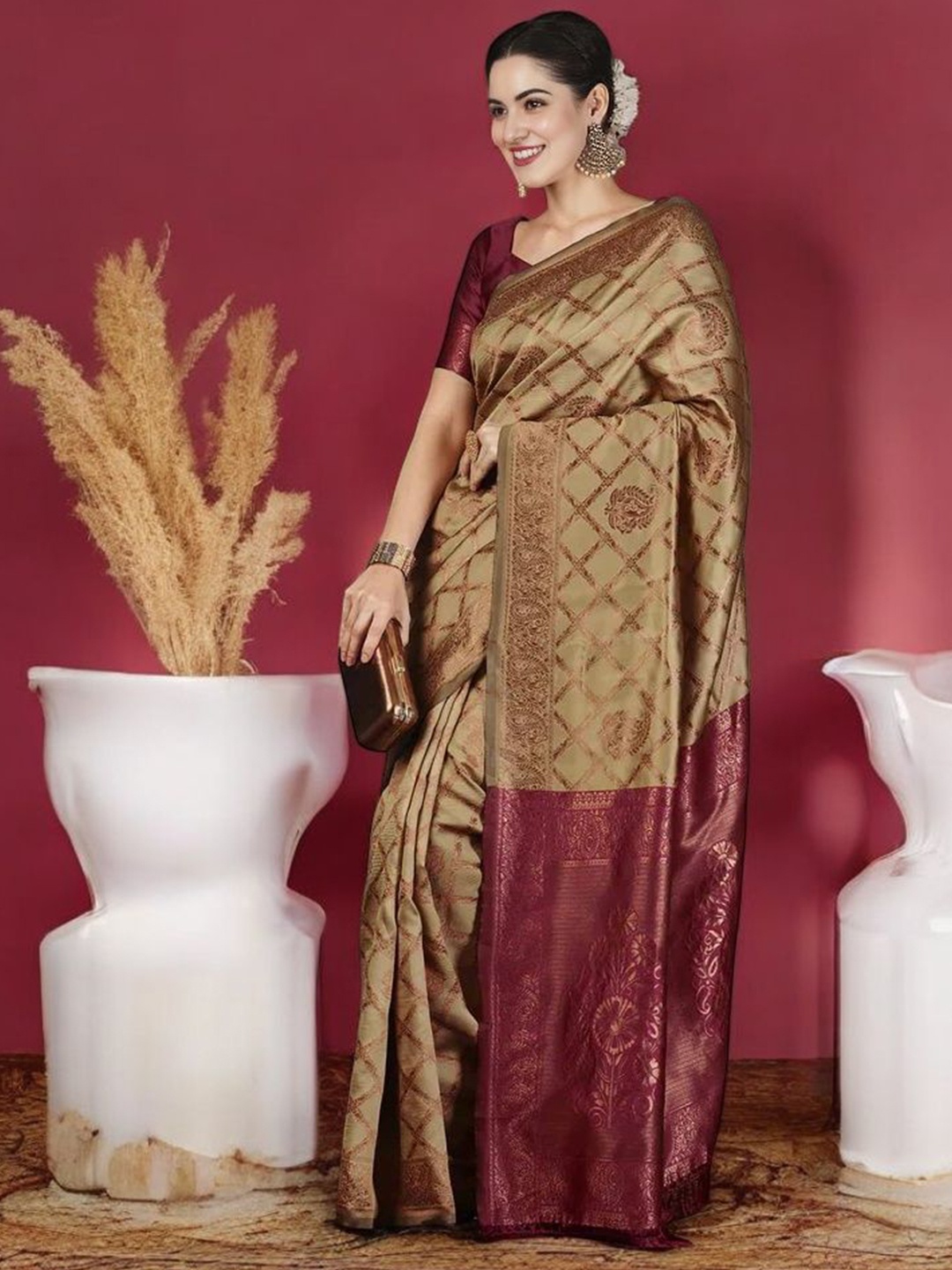 

DIVASTRI Woven Design Zari Silk Blend Banarasi Saree, Beige