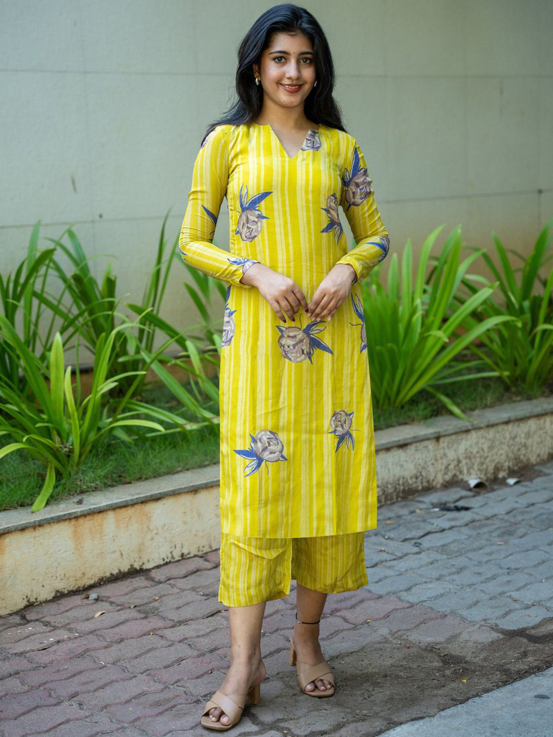 

Anni Designer Women Floral Printed Regular Kurta with Palazzos, Yellow