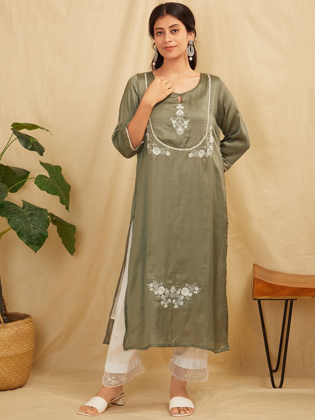 

zuri Women Ethnic Motifs Embroidered Regular Thread Work Kurta with Trousers, Grey