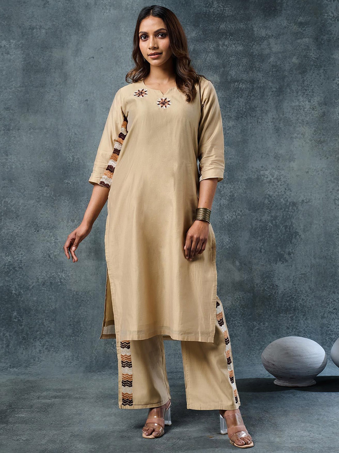 

Phulkari Forever Women Geometric Embroidered Phulkari Handloom Chanderi Silk Kurta, Camel brown