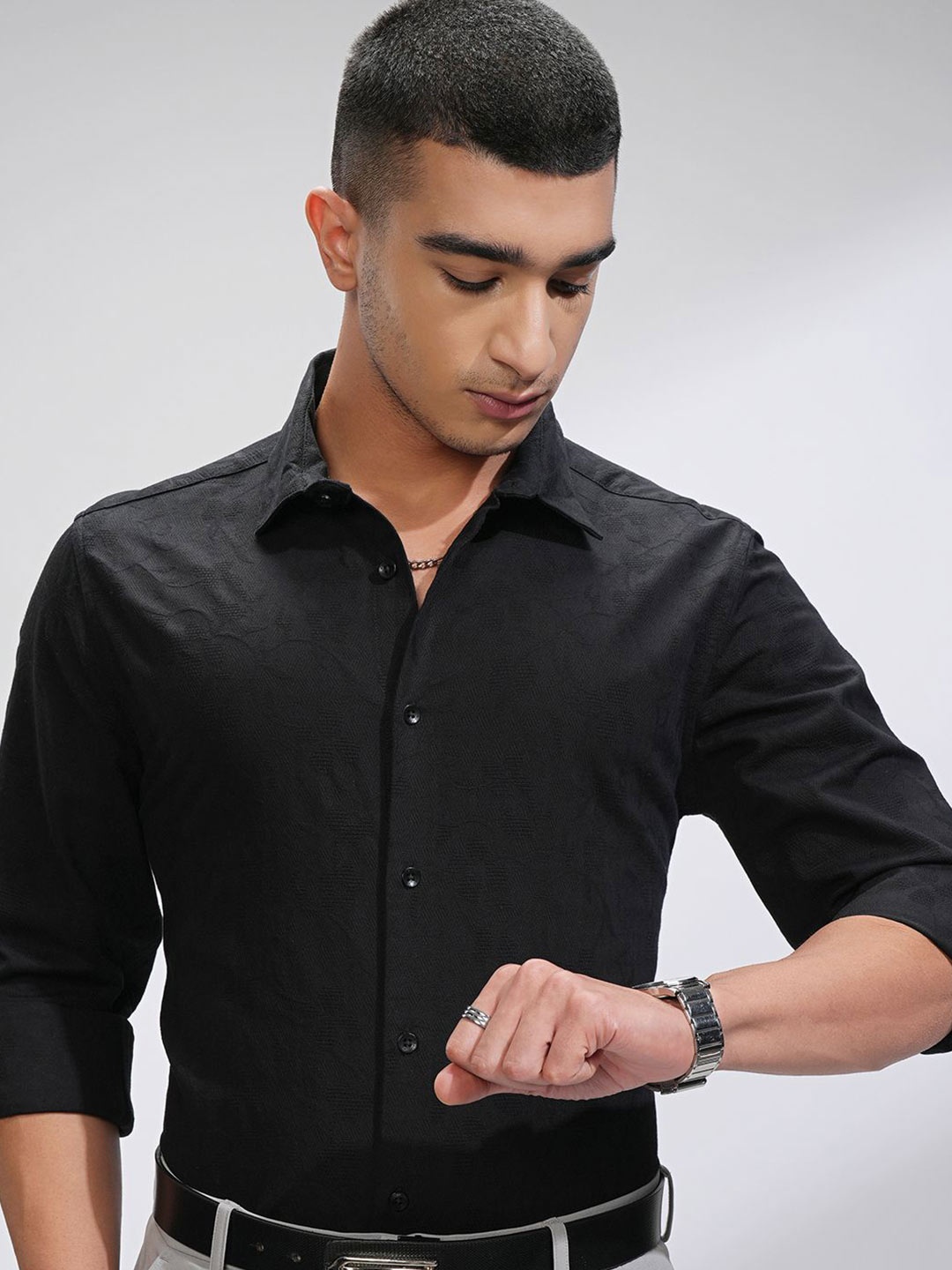 

HIGHLANDER Men Comfort Slim Fit Opaque Casual Shirt, Black