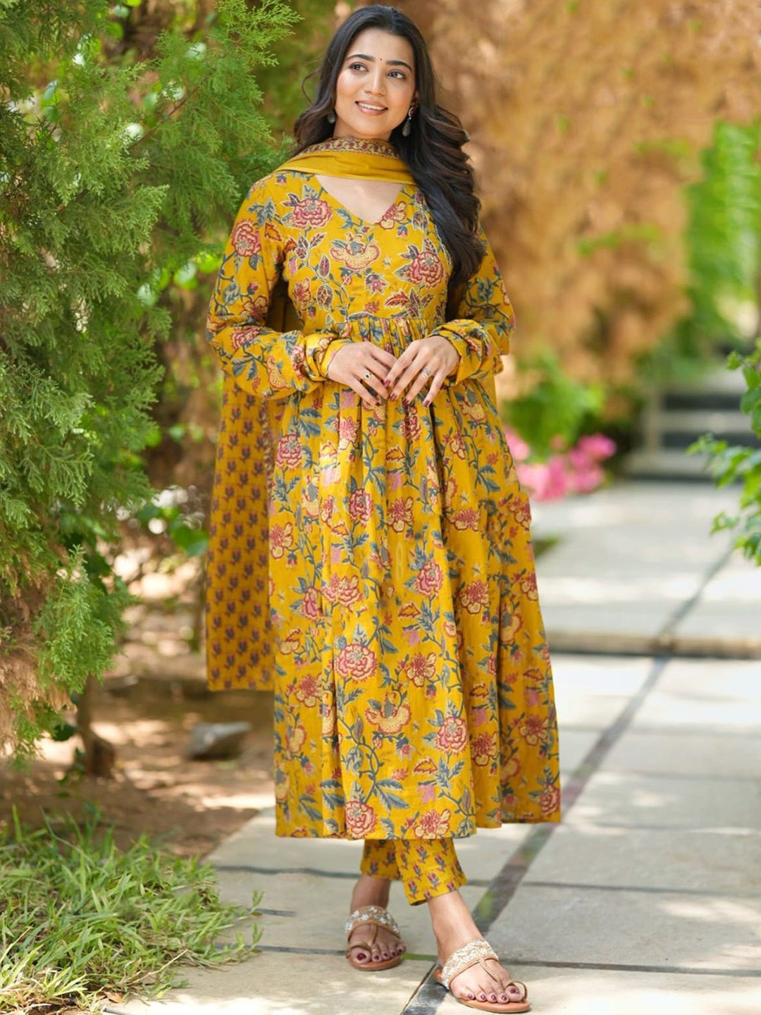 

KALINI Women Floral Printed Regular Kurta with Trousers & With Dupatta, Yellow