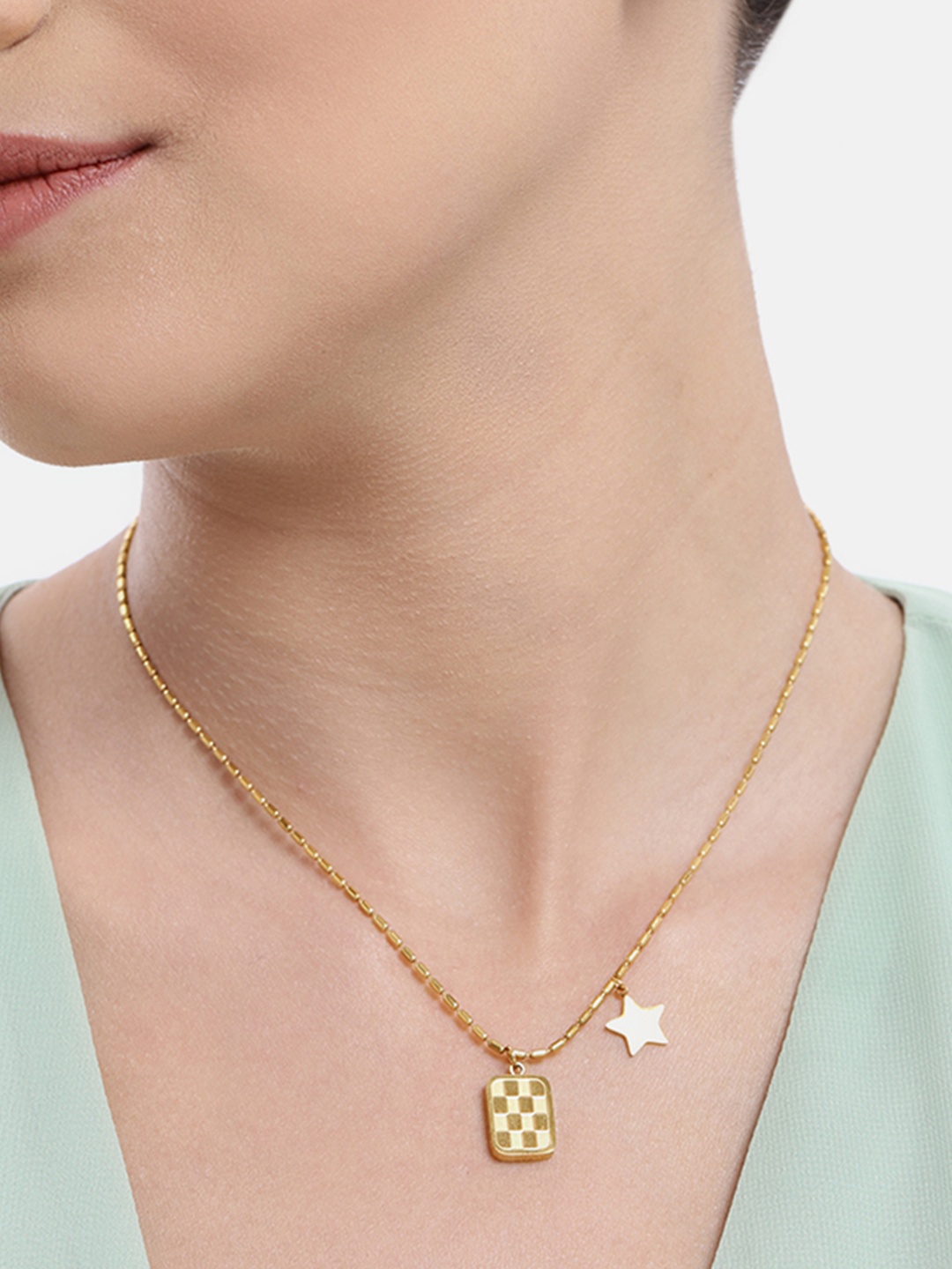 

DressBerry Contemporary Pendant with Chain, Gold