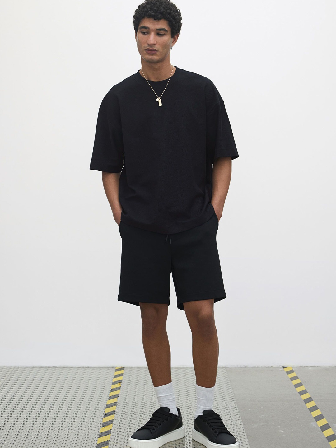 

H&M Oversized Fit T-Shirt, Black