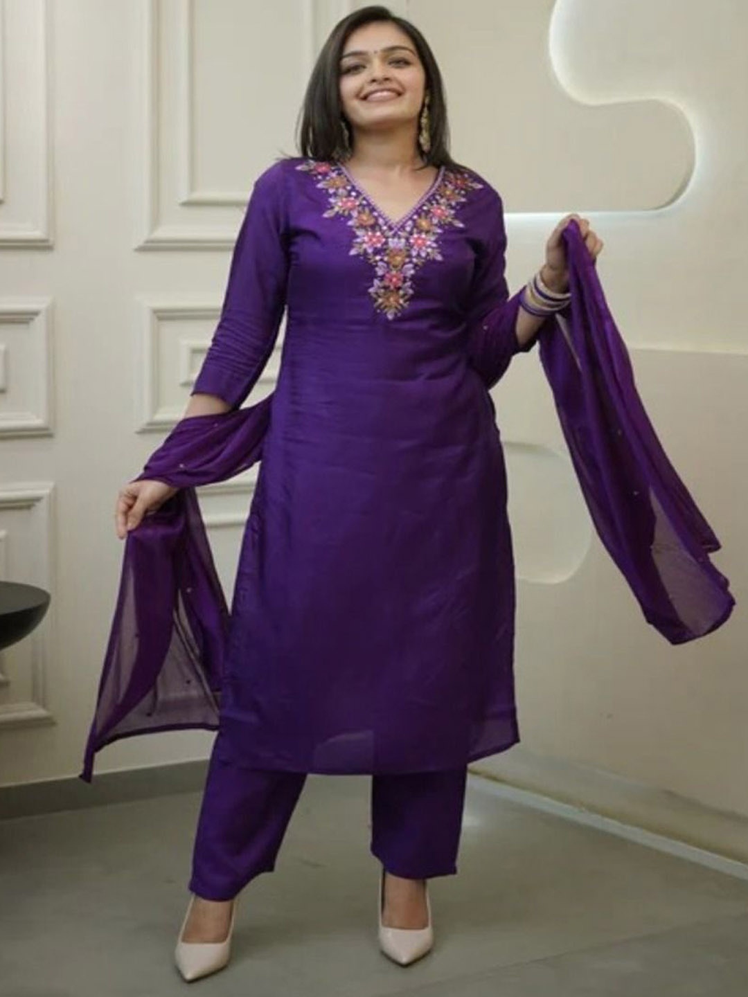

ASCIIBLUES Women Ethnic Motifs Embroidered Regular Thread Work Kurta with Trousers & With Dupatta, Purple