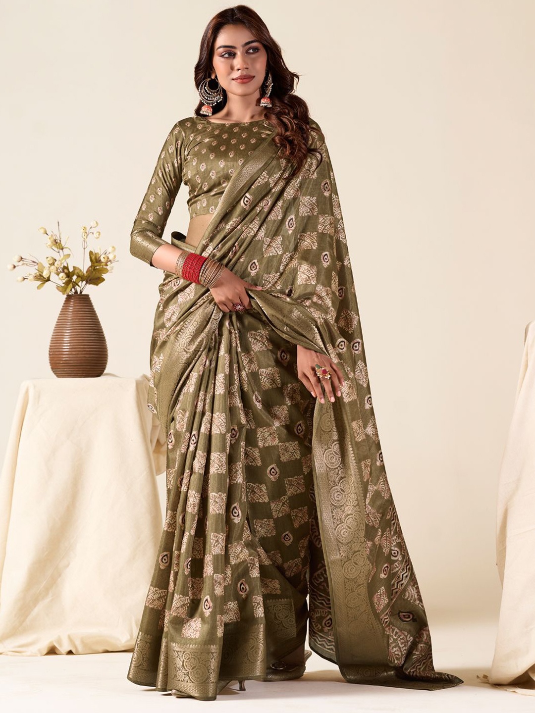 

LeeliPeeri Designer Woven Design Zari Silk Blend Saree, Green