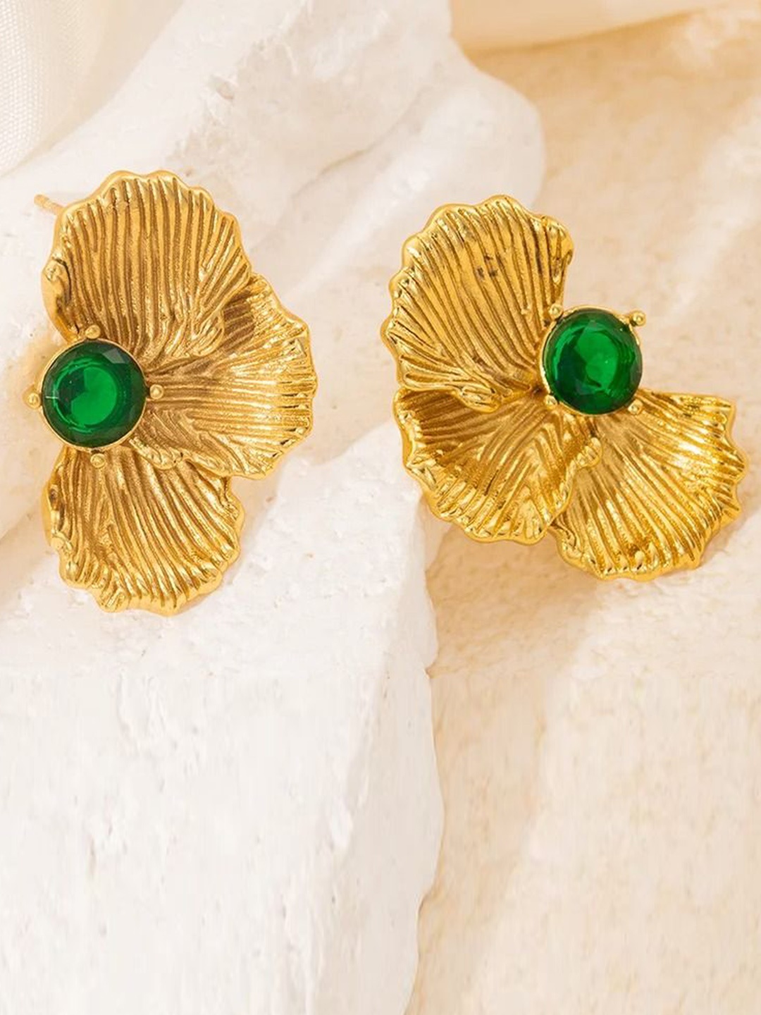 

VIEN Contemporary Studs Earrings, Gold