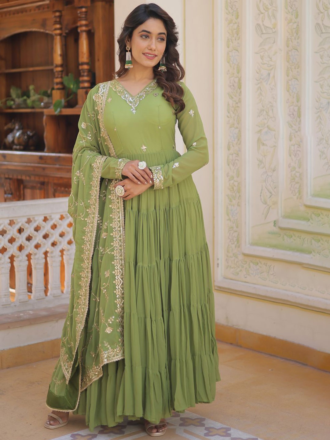 

Anara Women Floral Georgette Anarkali Kurta, Green