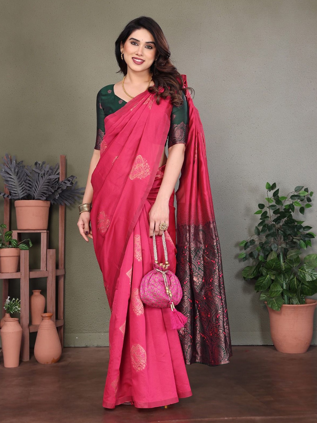 

DIKONA DESIGNER Woven Design Zari Pure Silk Banarasi Saree, Pink