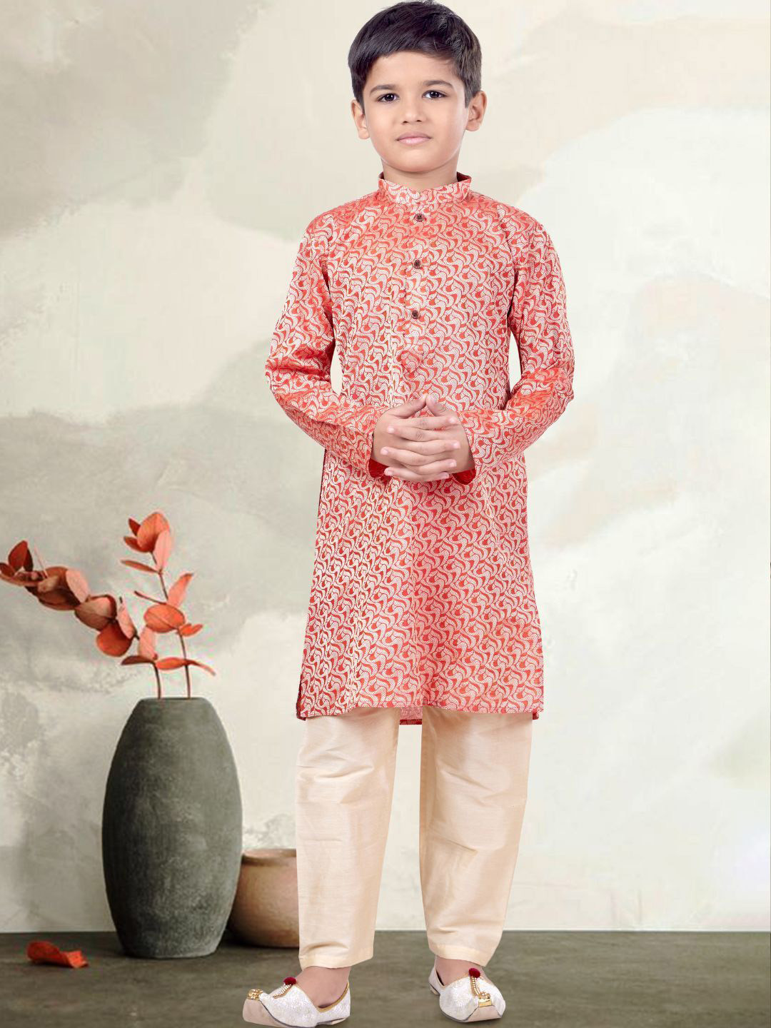 

Pehanaava Boys Yoke Design Thread Work Kurta, Red