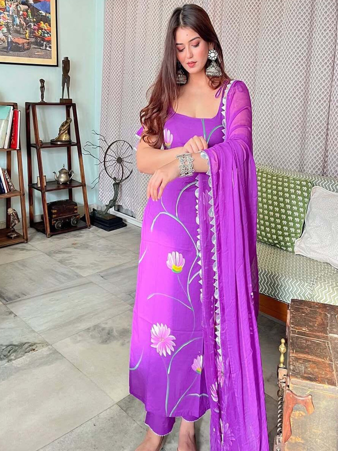 

REALLTREND Women Floral Printed Regular Kurta with Trousers & With Dupatta, Purple