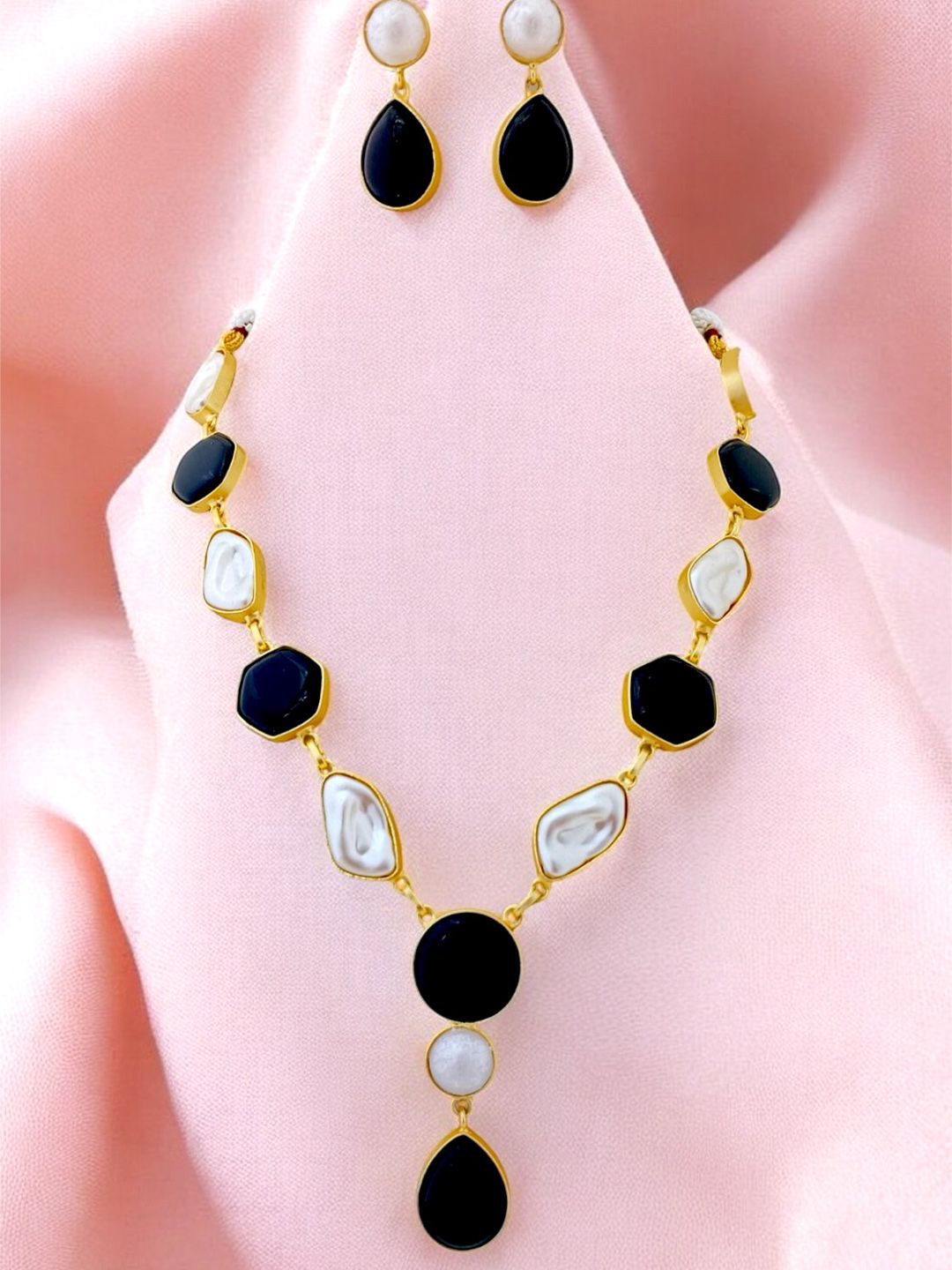 

TISHUL JEWELS Gold-Plated Stone-Studded Jewellery Set