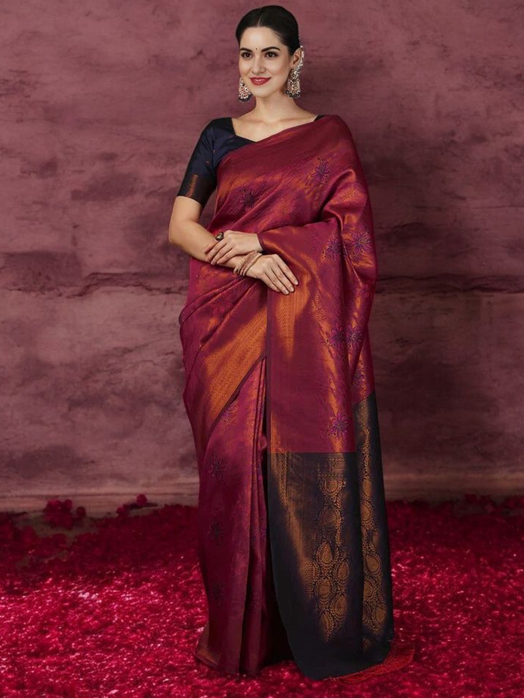 

DIVASTRI Woven Design Zari Silk Blend Banarasi Saree, Pink