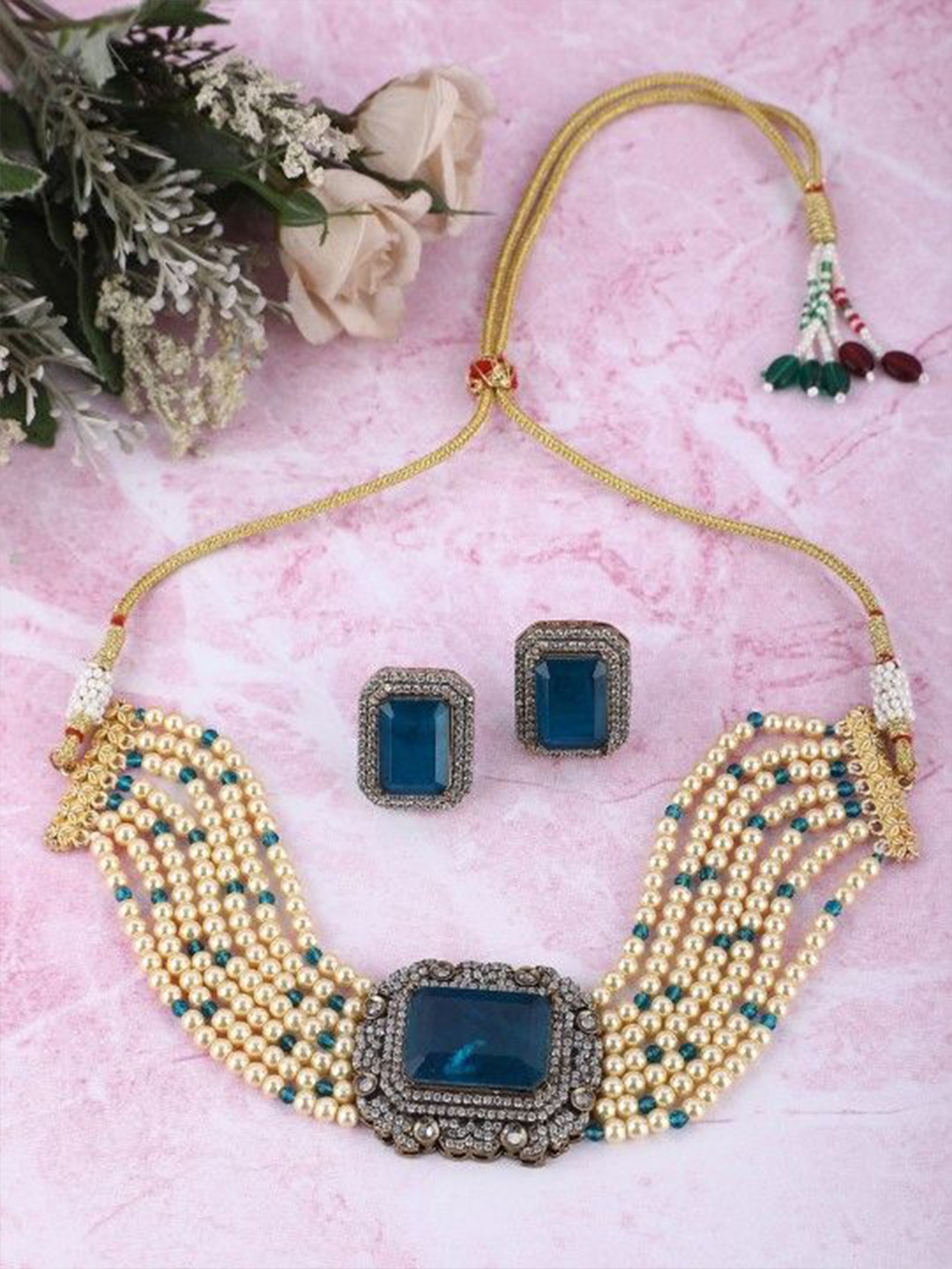 

AURAA TRENDS Gold-Plated Kundan Studded & Beaded Jewellery Set