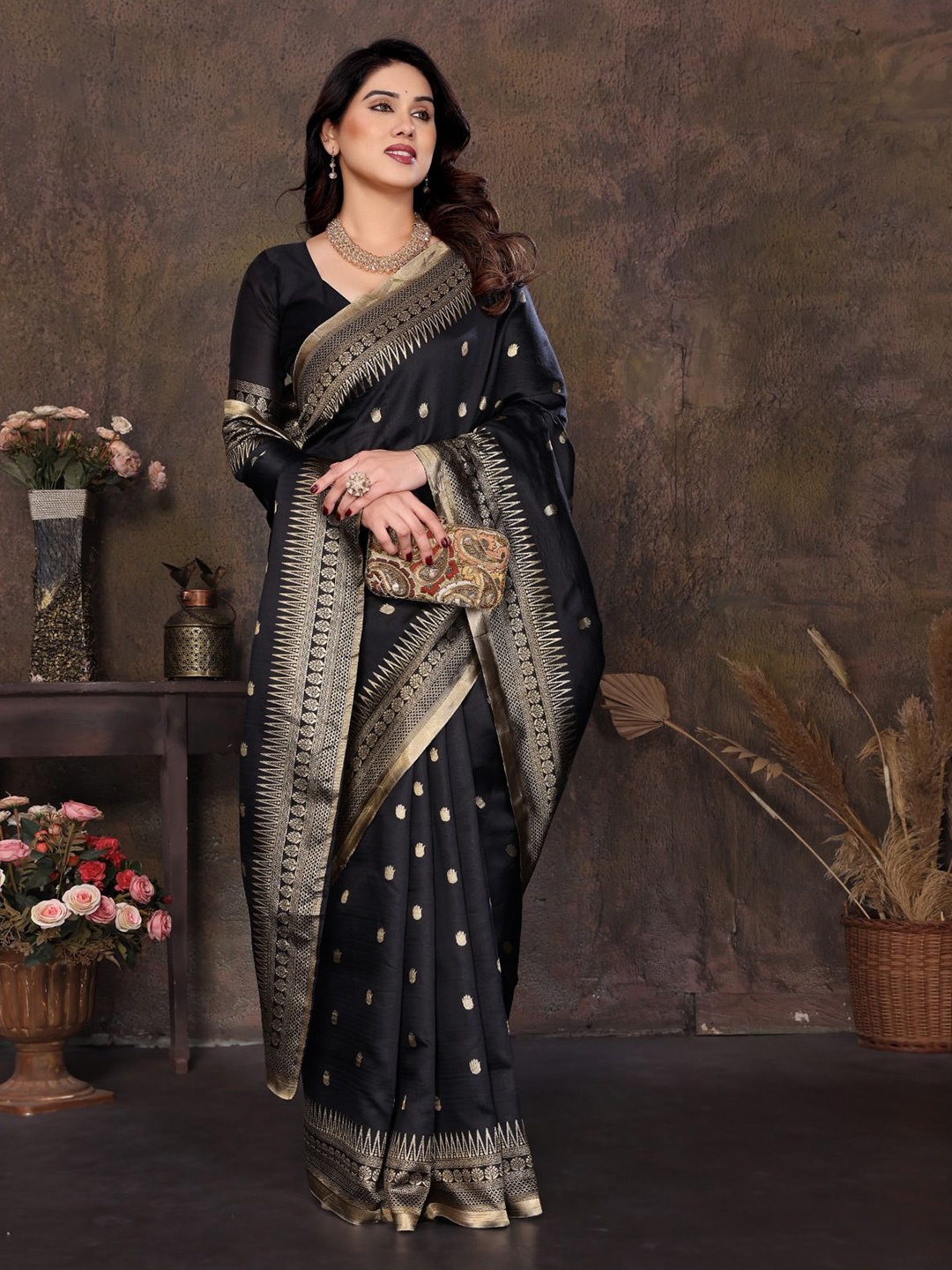 

DIKONA DESIGNER Woven Design Zari Pure Silk Banarasi Saree, Black