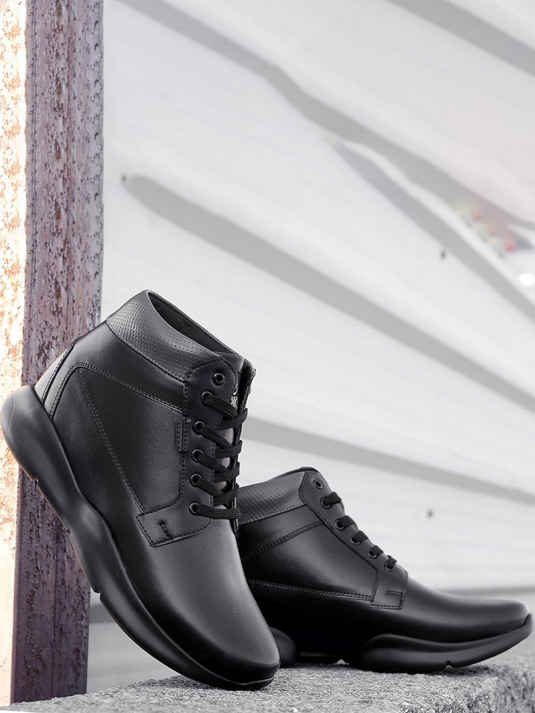 

riffway Men Patent Leather Sneakers, Black