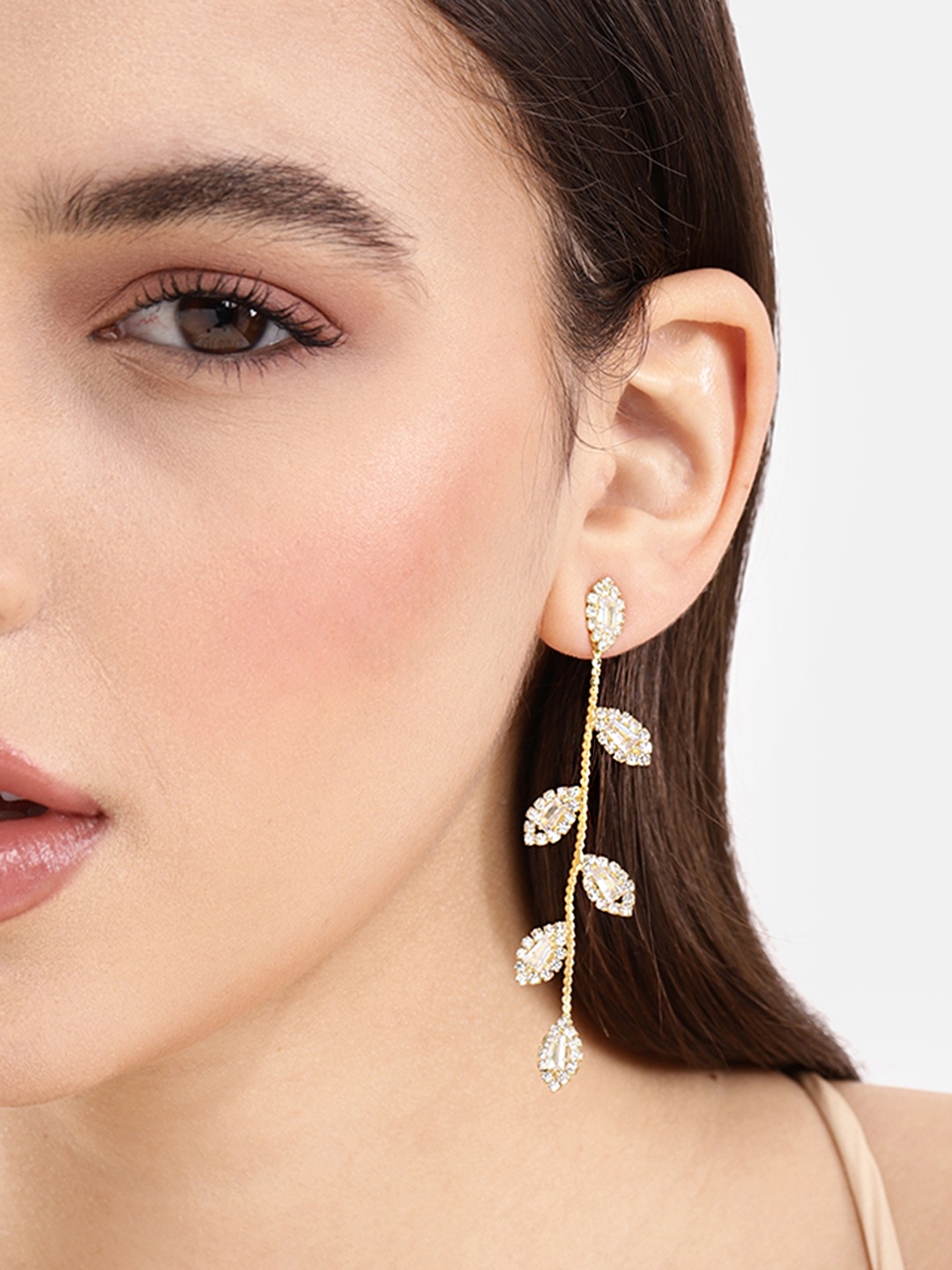 

DressBerry Contemporary Drop Earrings, Gold