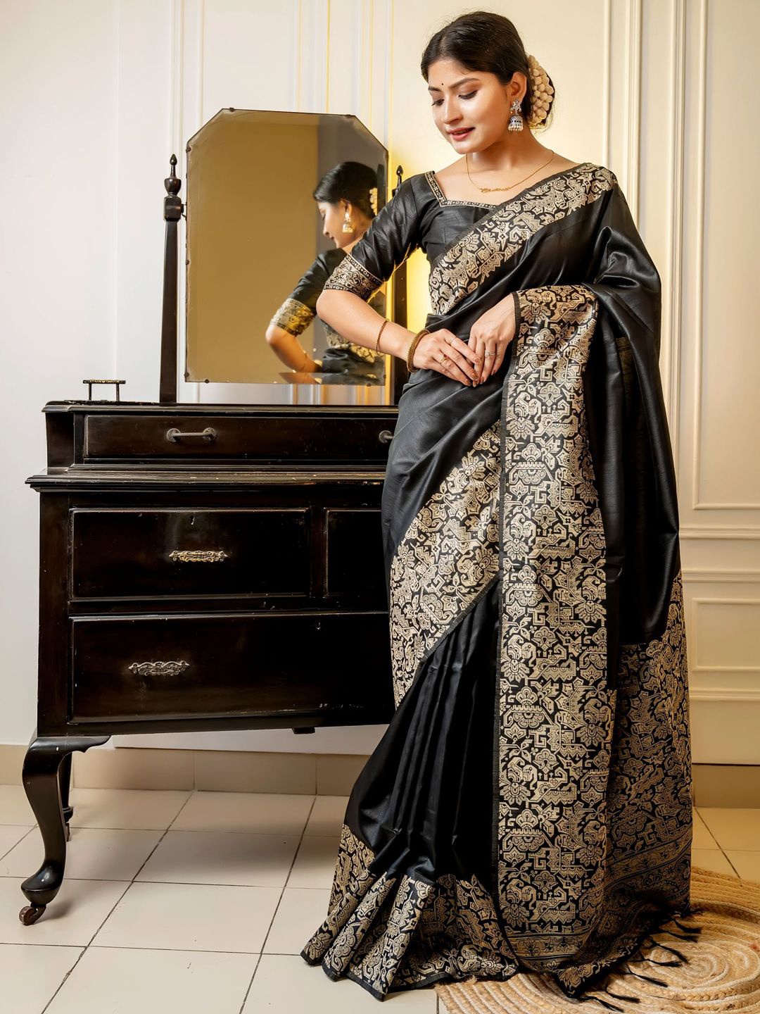 

LeeliPeeri Designer Kalamkari Zari Silk Blend Saree, Black