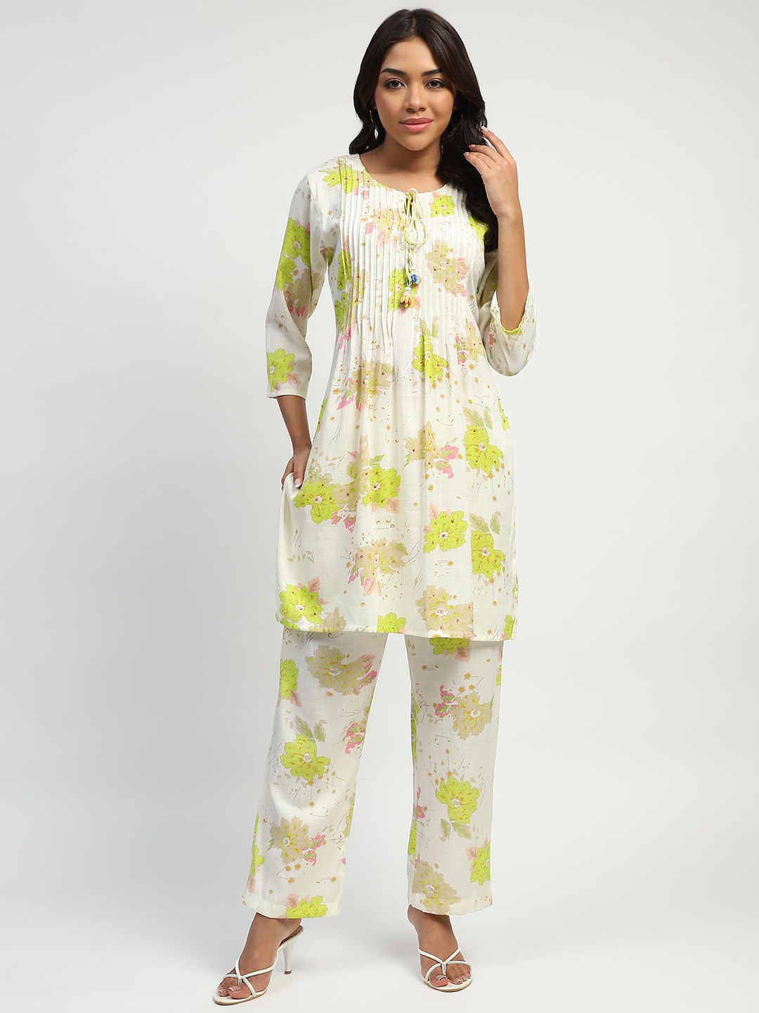 

Me&I Women Floral Printed Regular Pure Cotton Kurta with Trousers, Green