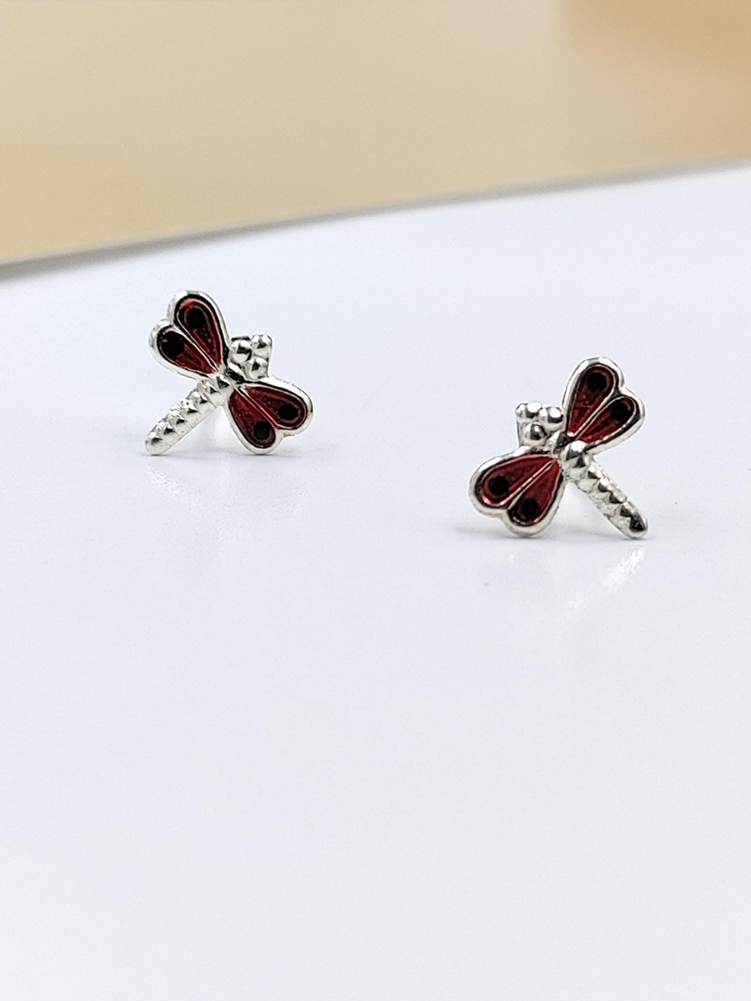 

AMONROO Contemporary Studs Earrings, Maroon