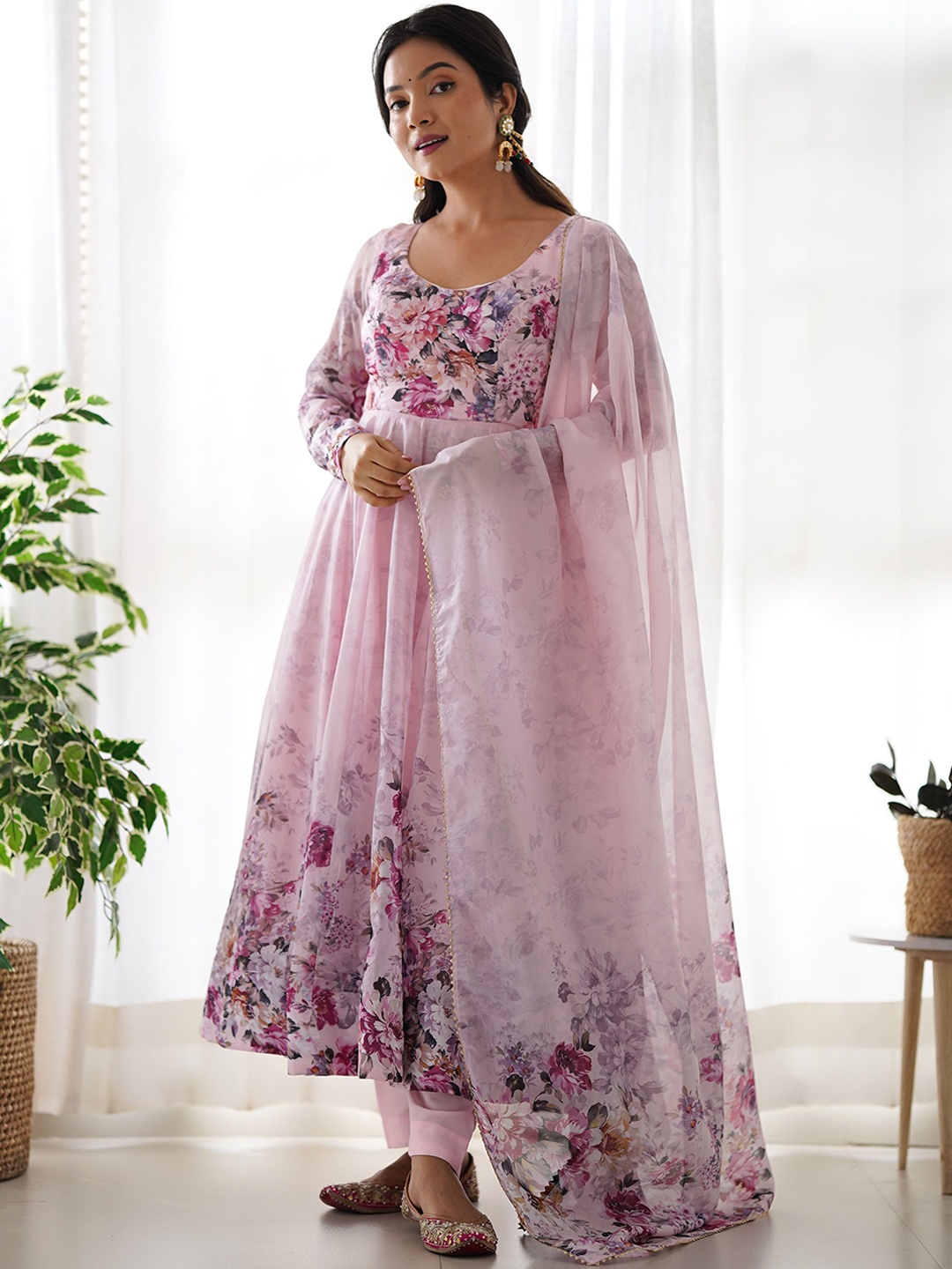 

CULTISE QUEEN Women Embroidered Regular Pure Silk Kurta with Trousers & With Dupatta, Pink
