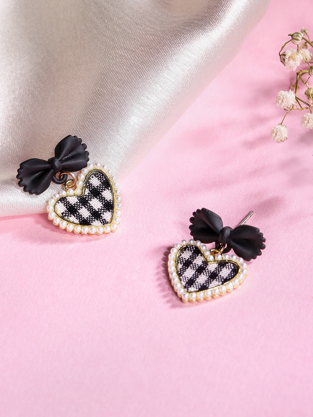 

DressBerry Heart & Bow Shape Drop Earrings, Black