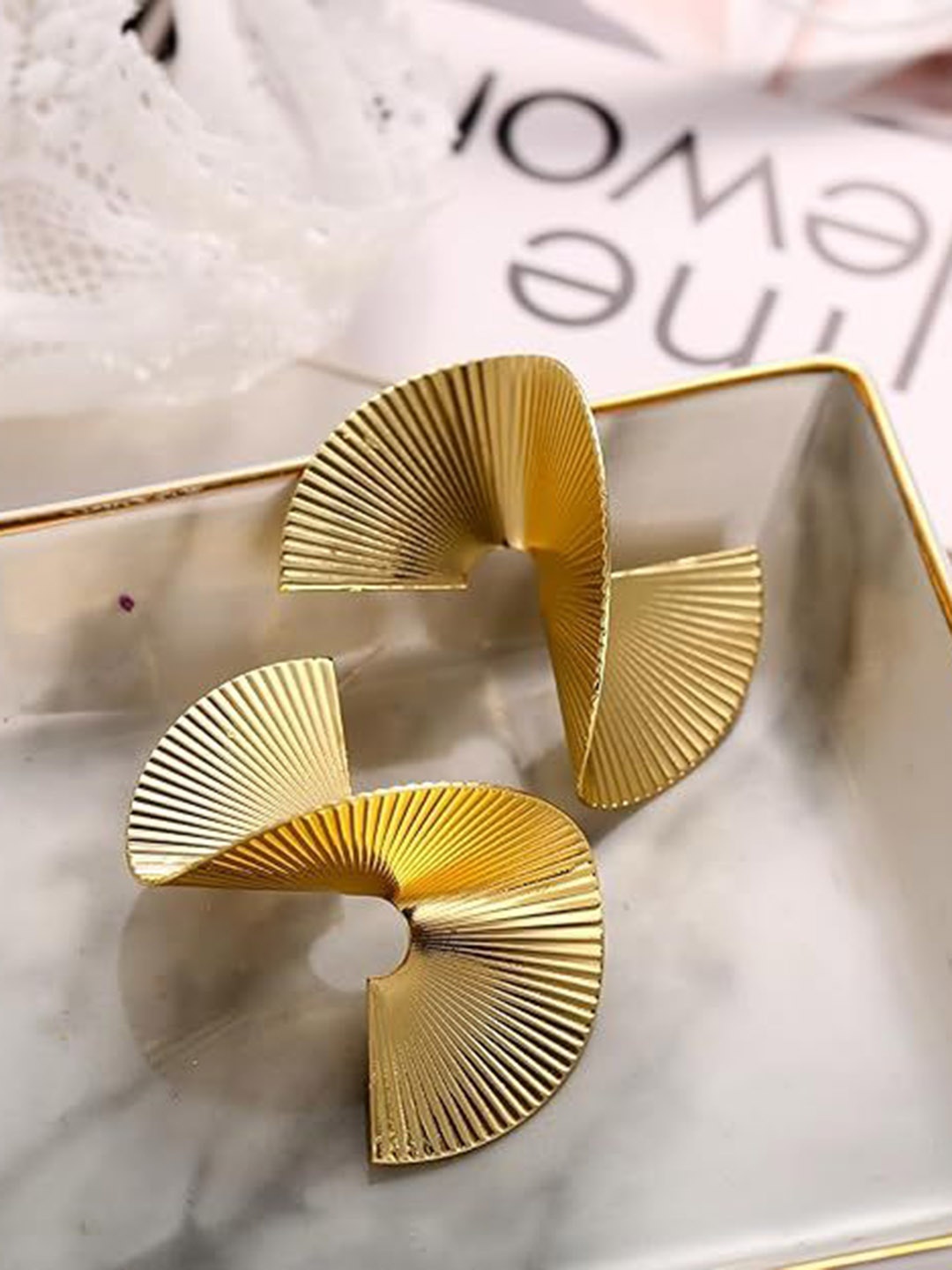 

VIEN Contemporary Studs Earrings, Gold