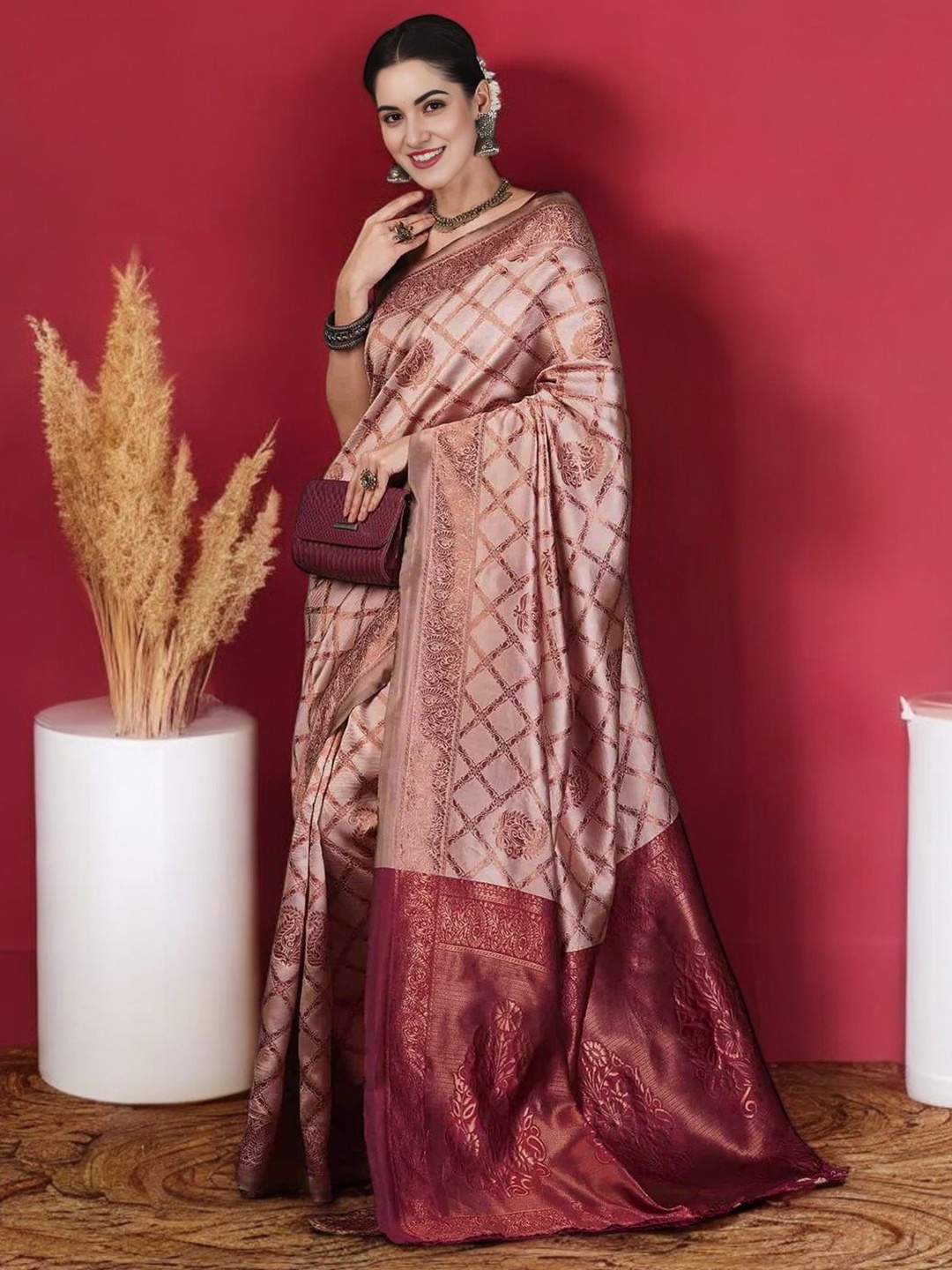 

DIVASTRI Woven Design Zari Silk Blend Banarasi Saree, Lavender