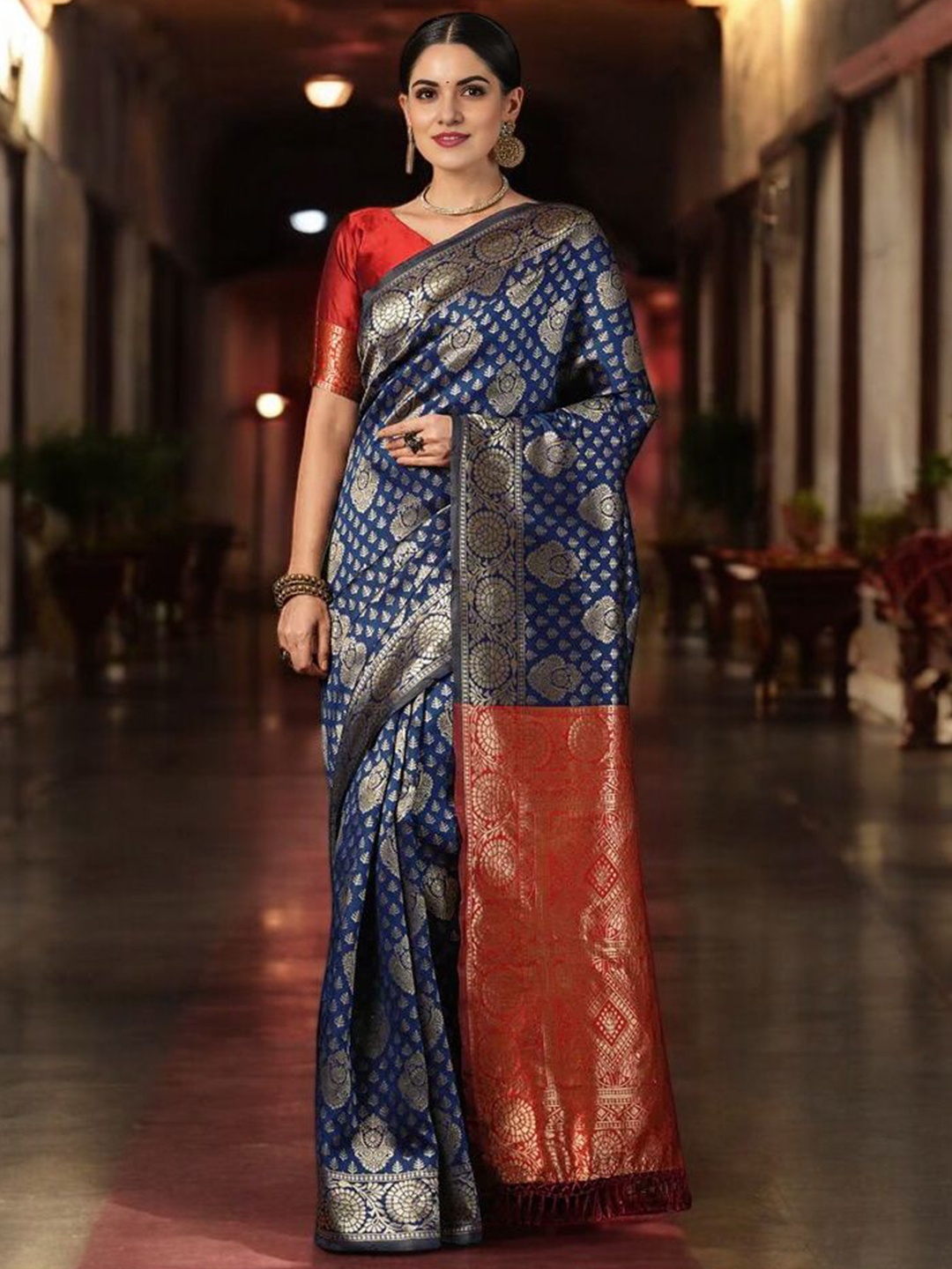 

DIVASTRI Woven Design Zari Silk Blend Banarasi Saree, Navy blue