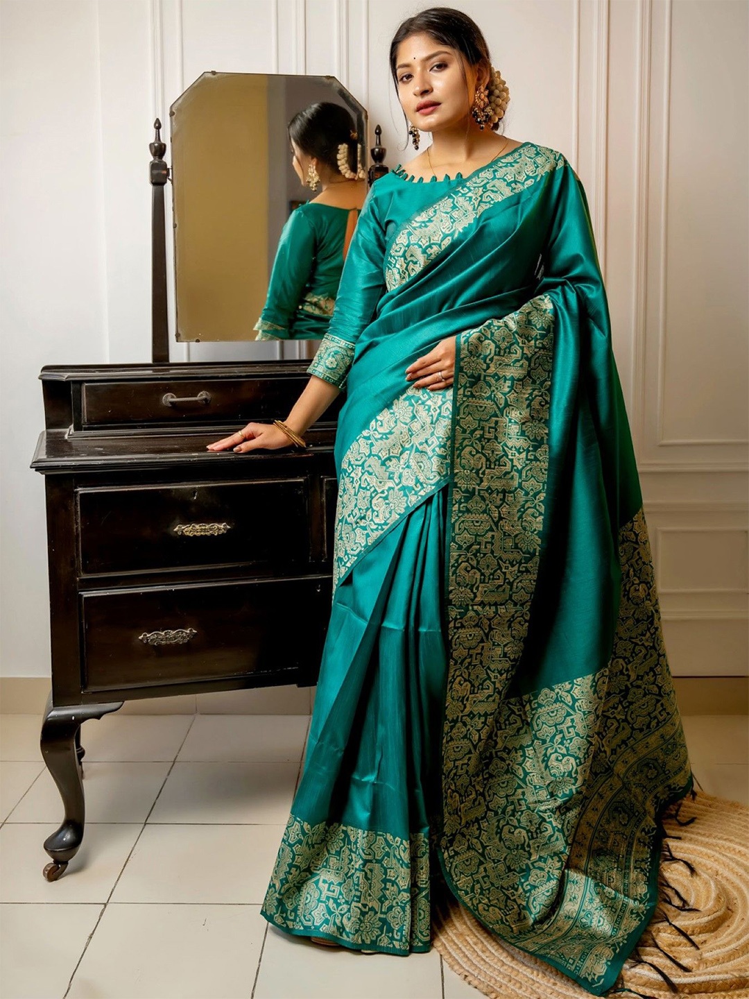 

LeeliPeeri Designer Silk Blend Saree, Teal