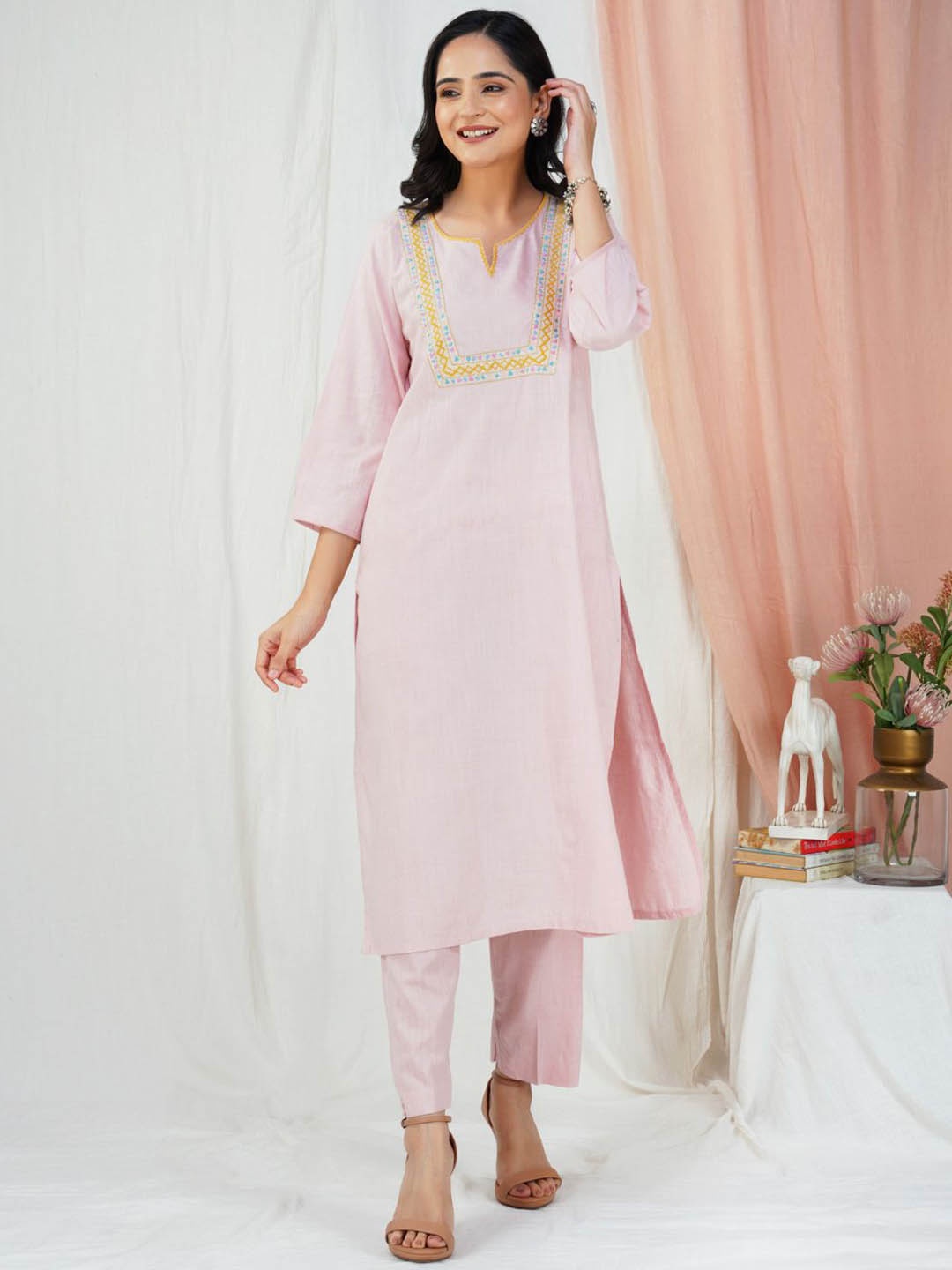 

zuri Women Embroidered Regular Kantha Work Pure Cotton Kurta with Trousers, Pink