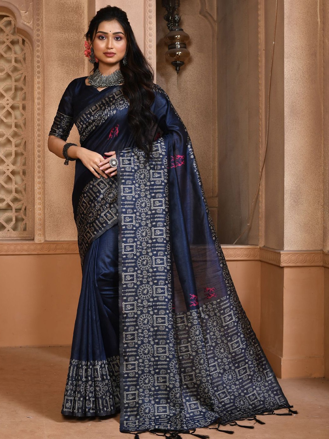 

LeeliPeeri Designer Warli Silk Blend Saree, Navy blue