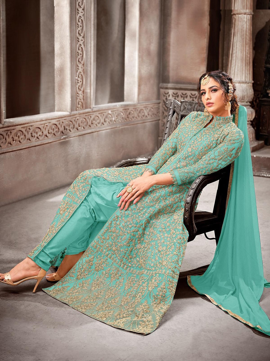 

ODETTE Women Floral Embroidered Regular Sequinned Kurta with Pyjamas & With Dupatta, Green