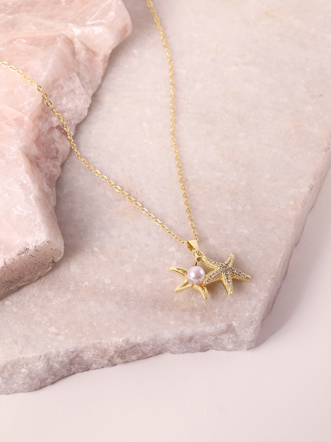 

DressBerry Gold Toned Minimal Starfish Chain With Pendant