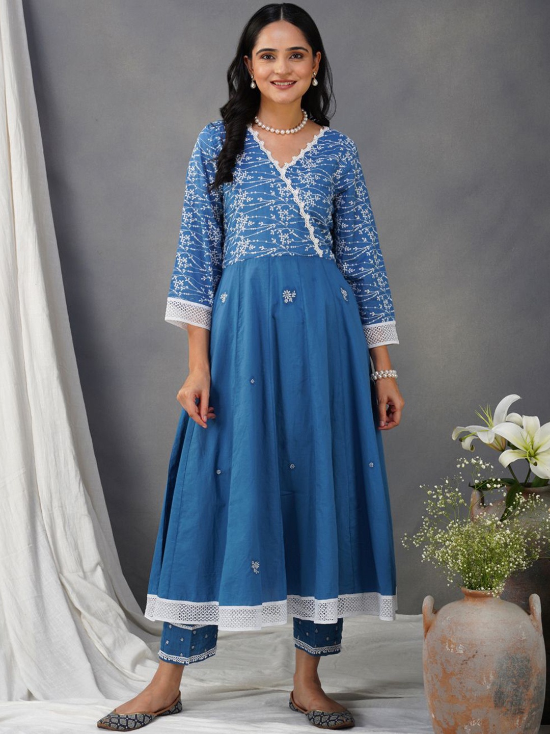 

zuri Women Ethnic Motifs Embroidered Panelled Thread Work Pure Cotton Kurta with Trousers & With Dupatta, Blue