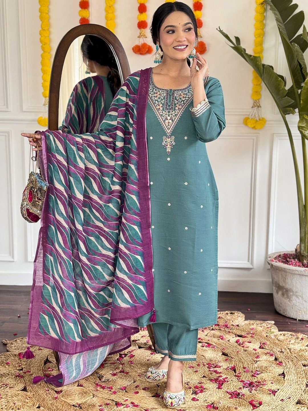 

DIVASTRI Women Floral Embroidered Regular Kurta with Trousers & With Dupatta, Green