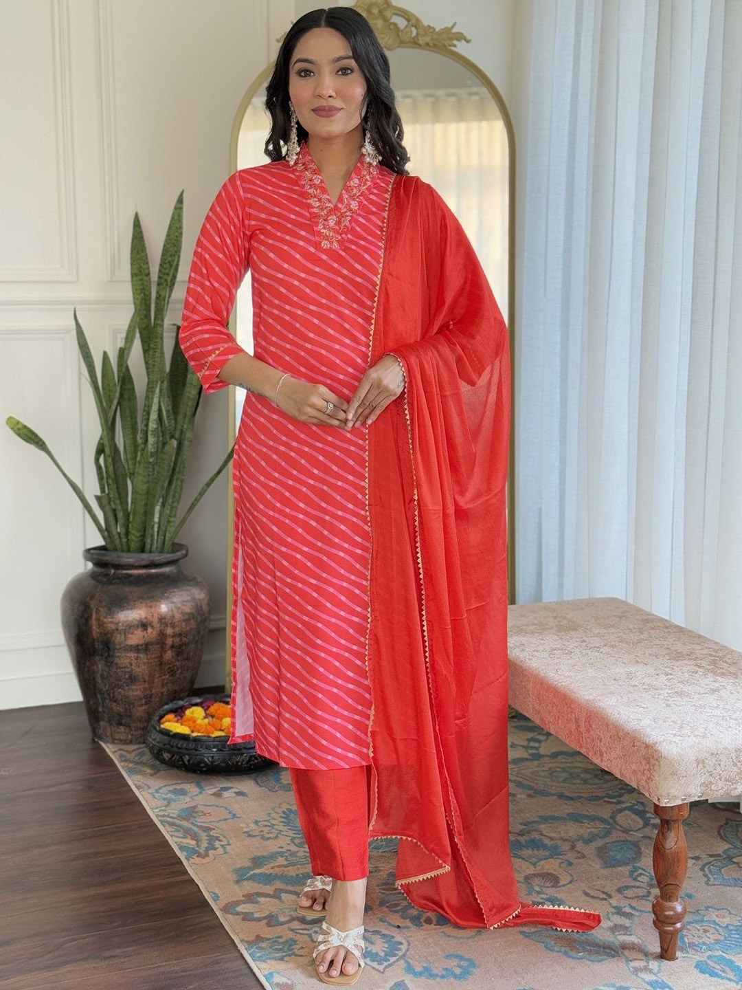 

REALLTREND Women Printed Regular Kurta with Trousers & With Dupatta, Orange