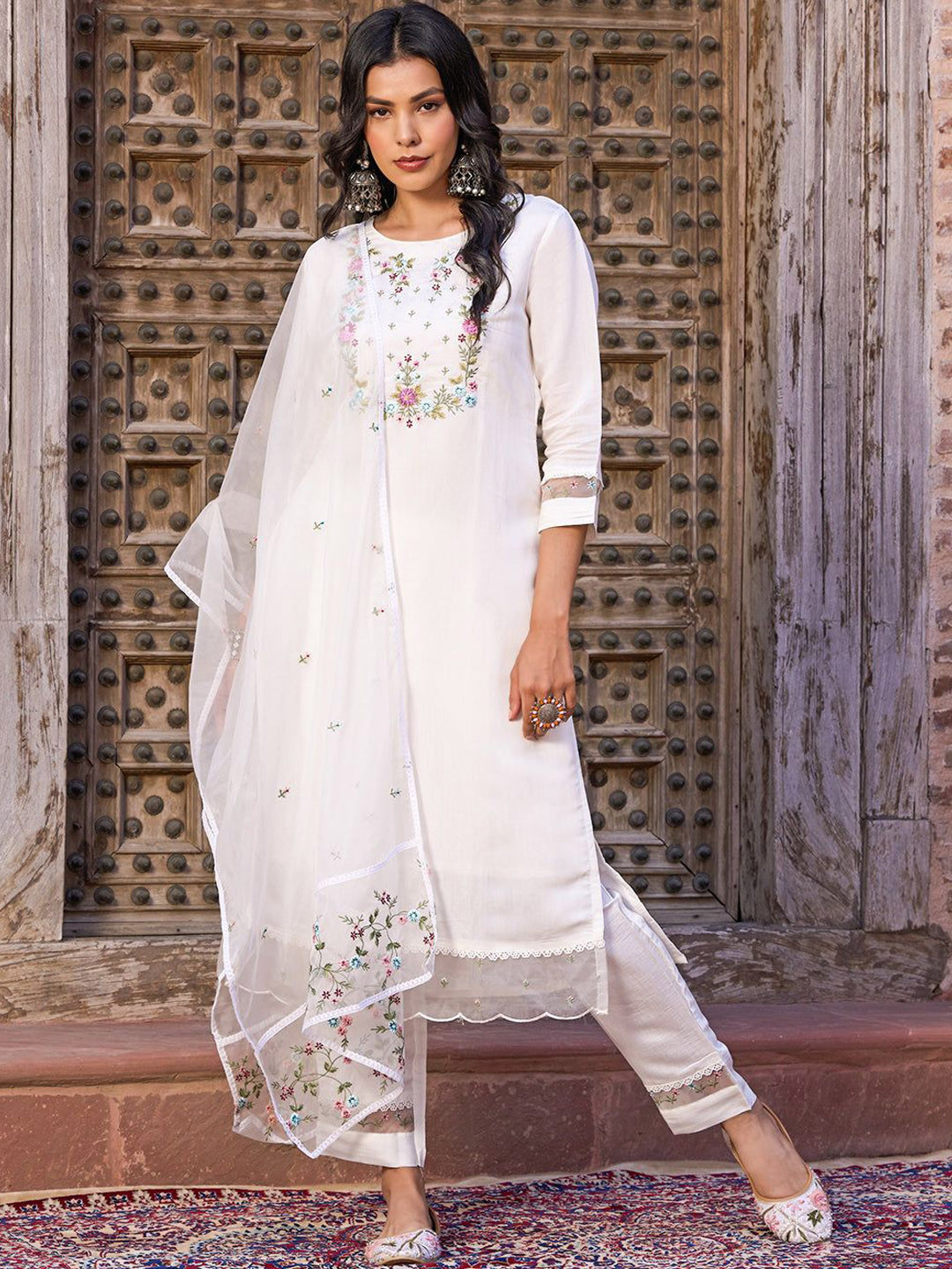 

Bhavyam Women Floral Embroidered Regular Thread Work Chanderi Silk Kurta with Trousers & With Dupatta, White