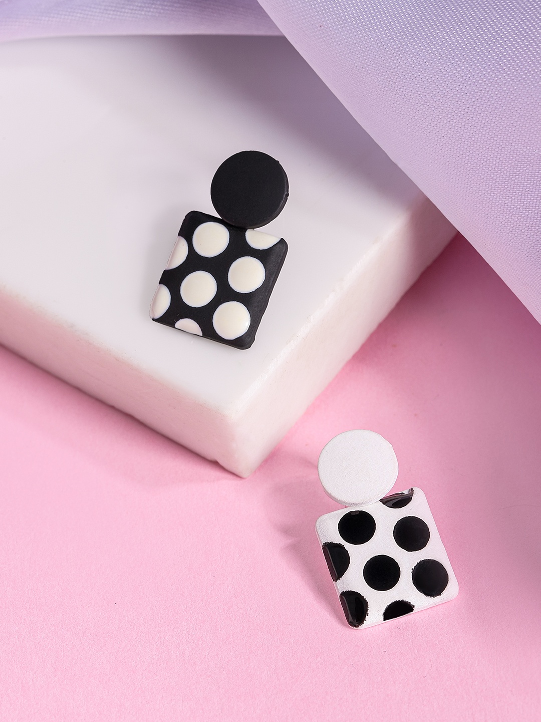 

DressBerry Geometric Design Polka Dot Mismatch Drop Earrings, White
