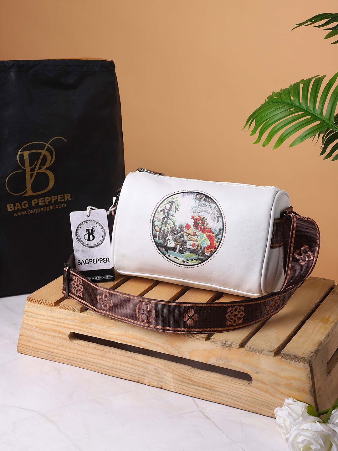 

Bag Pepper Printed PU Sling Bag, White