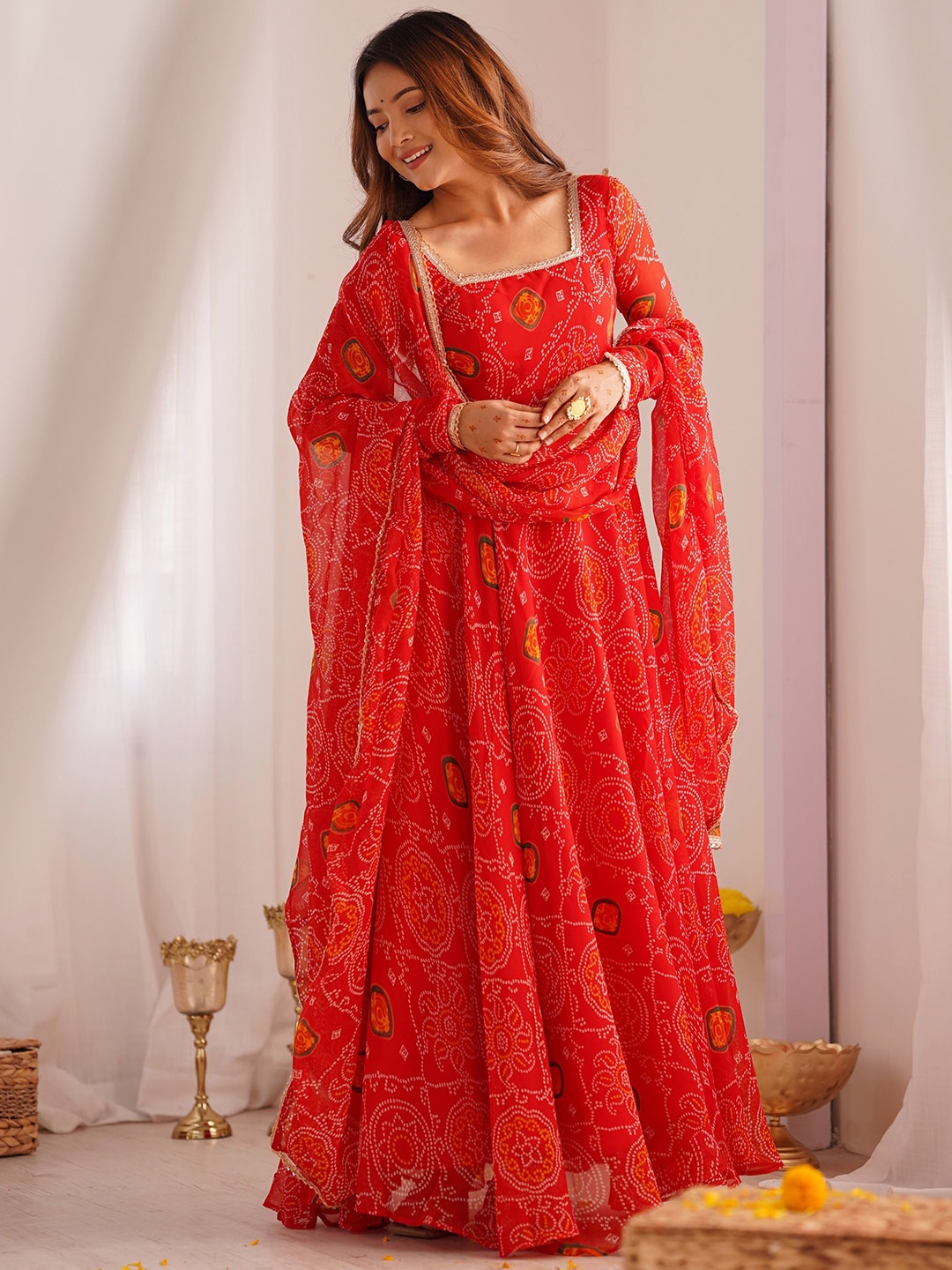 

CULTISE QUEEN Women Bandhani Printed Regular Pure Silk Kurta with Pyjamas & With Dupatta, Red