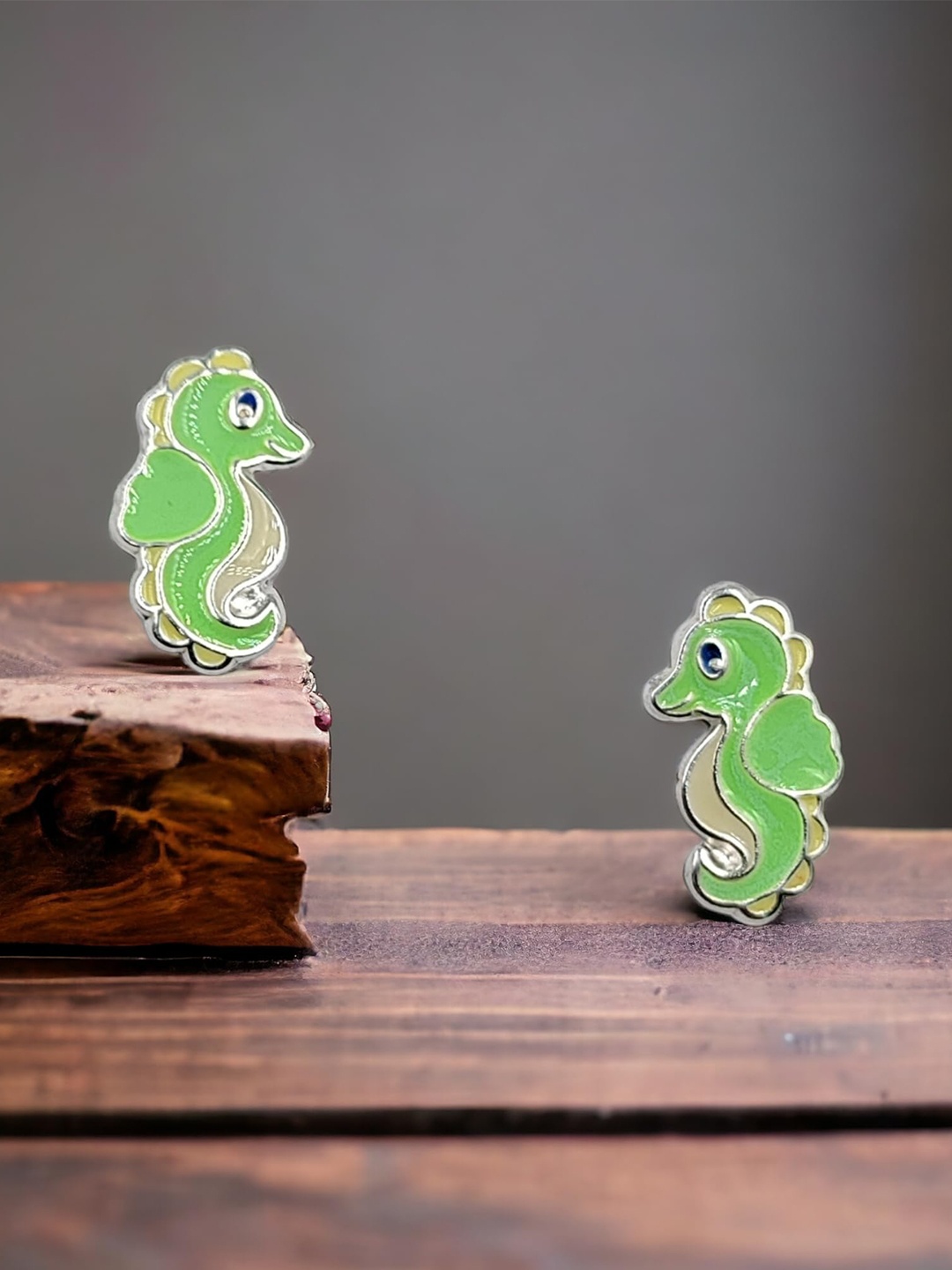 

AMONROO Animal Shaped Studs Earrings, Green