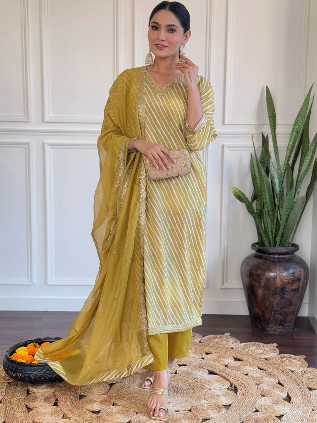 

ASCIIBLUES Women Leheriya Dyed Regular Thread Work Kurta with Trousers & With Dupatta, Yellow